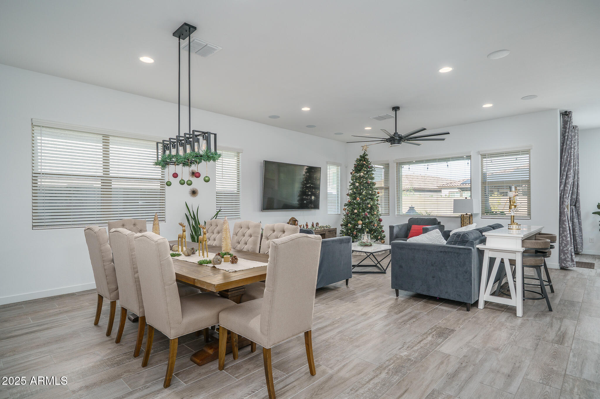 19226 W HAZELWOOD Street