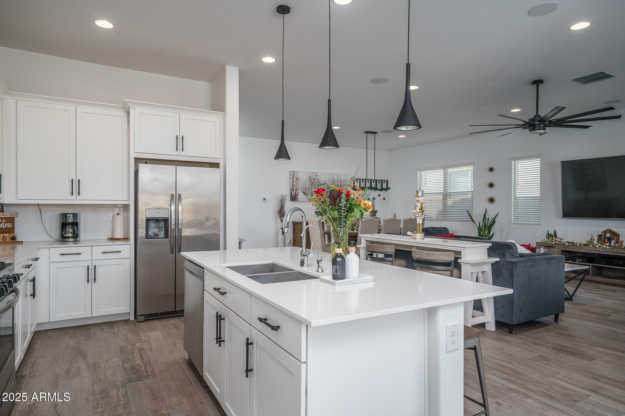 19226 W HAZELWOOD Street