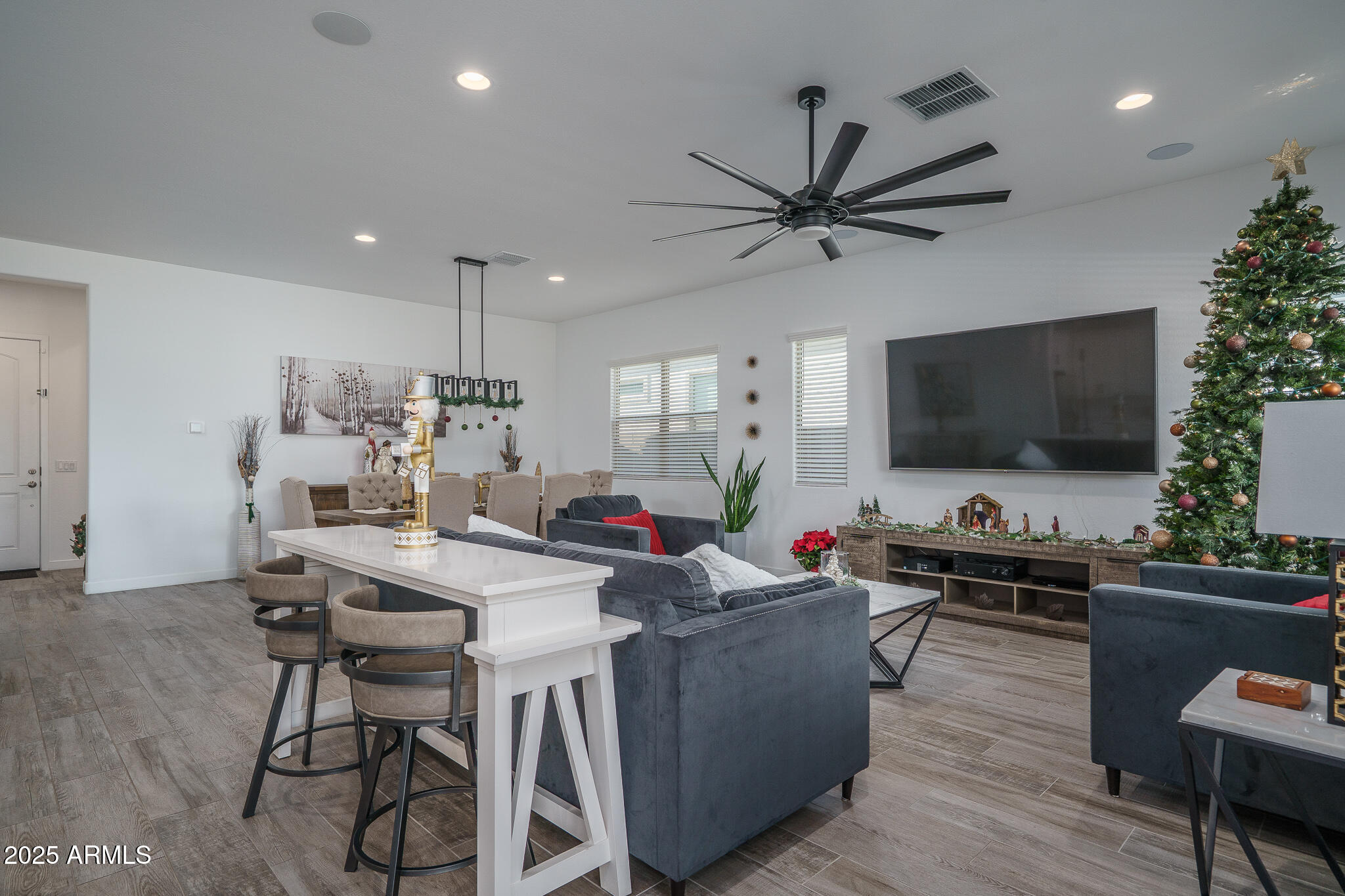 19226 W HAZELWOOD Street