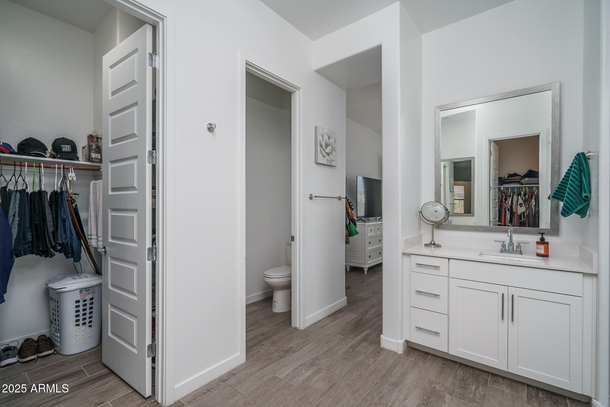 19226 W HAZELWOOD Street