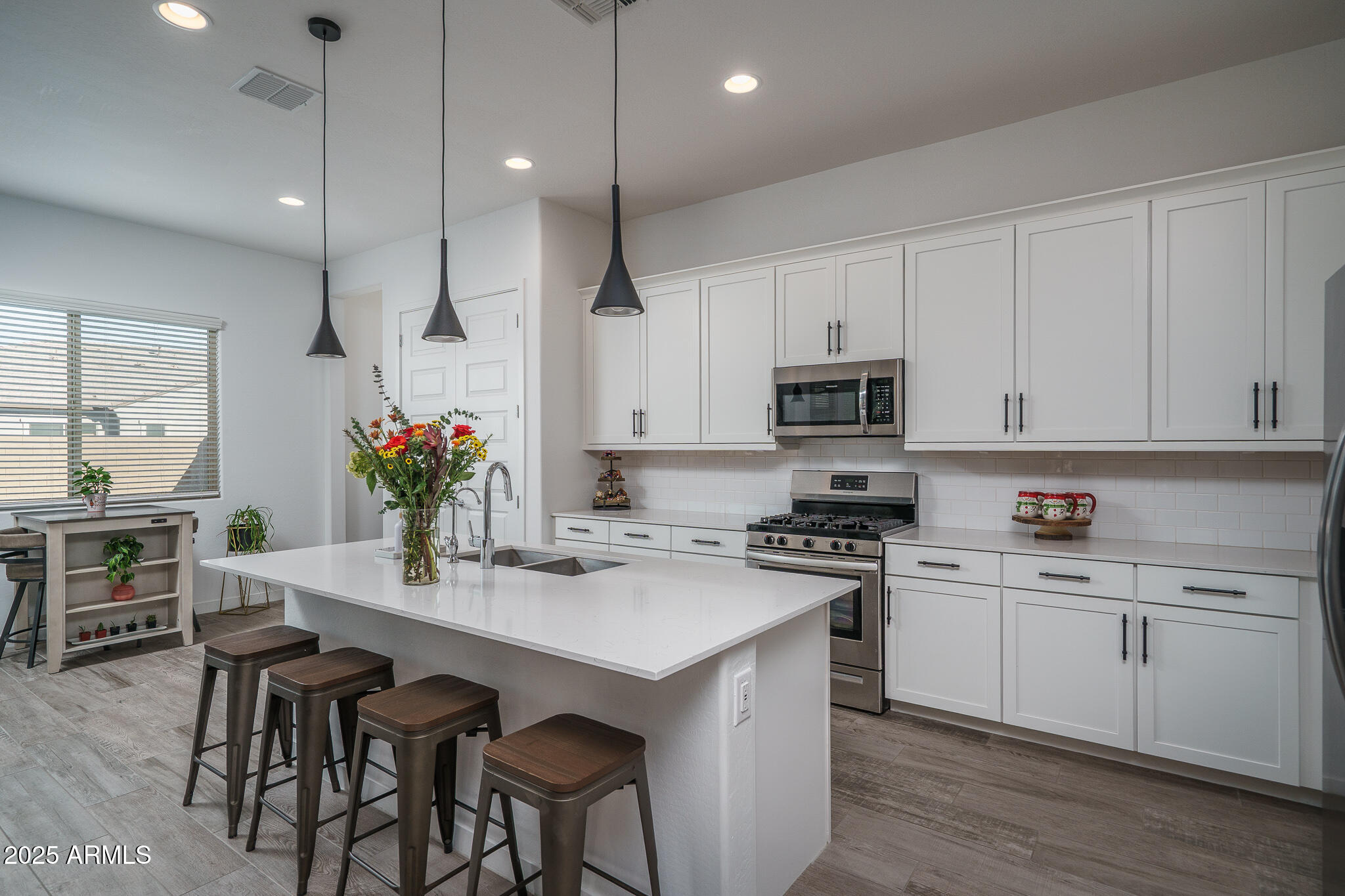 19226 W HAZELWOOD Street