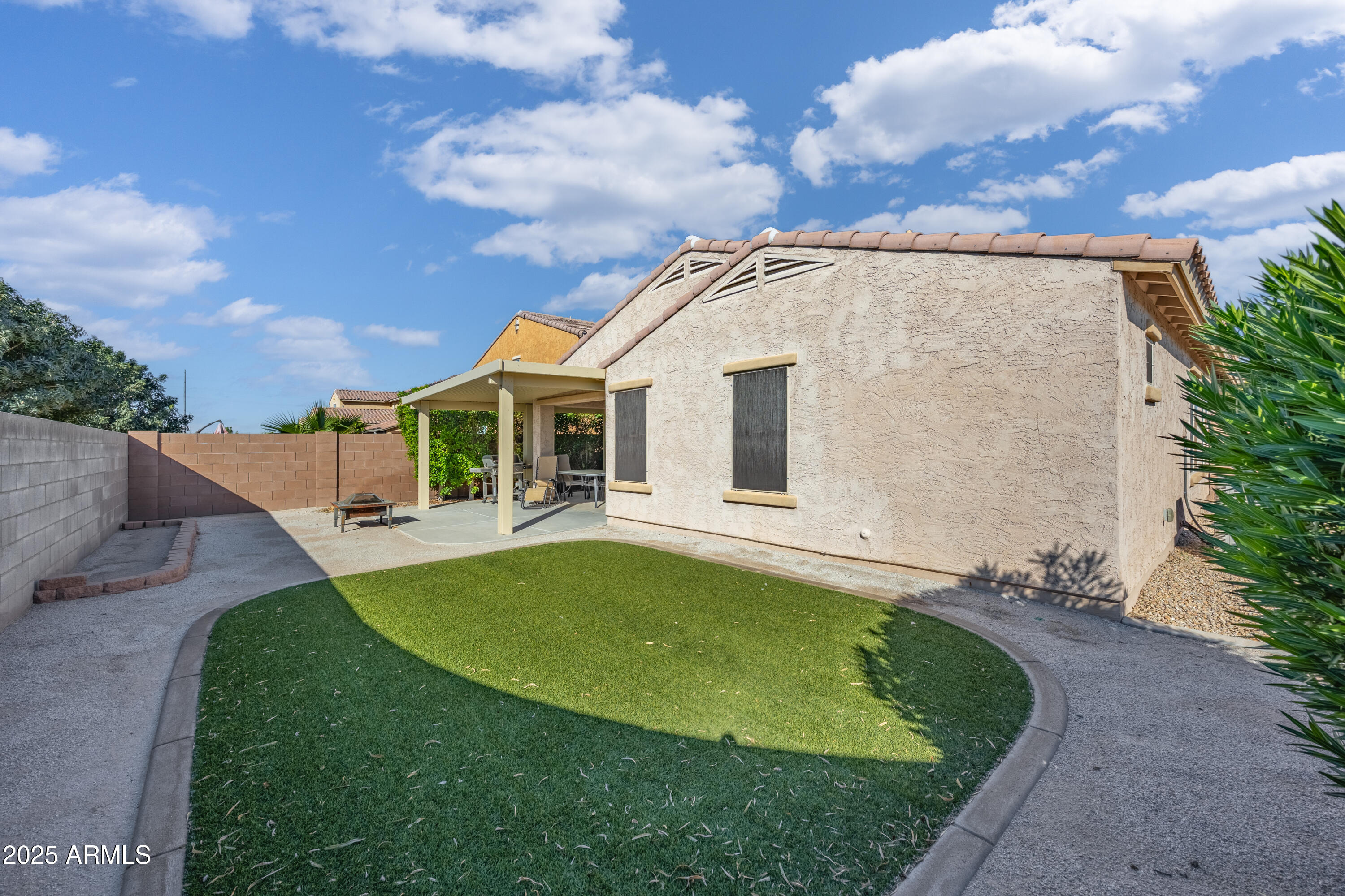 18557 W PUEBLO Avenue