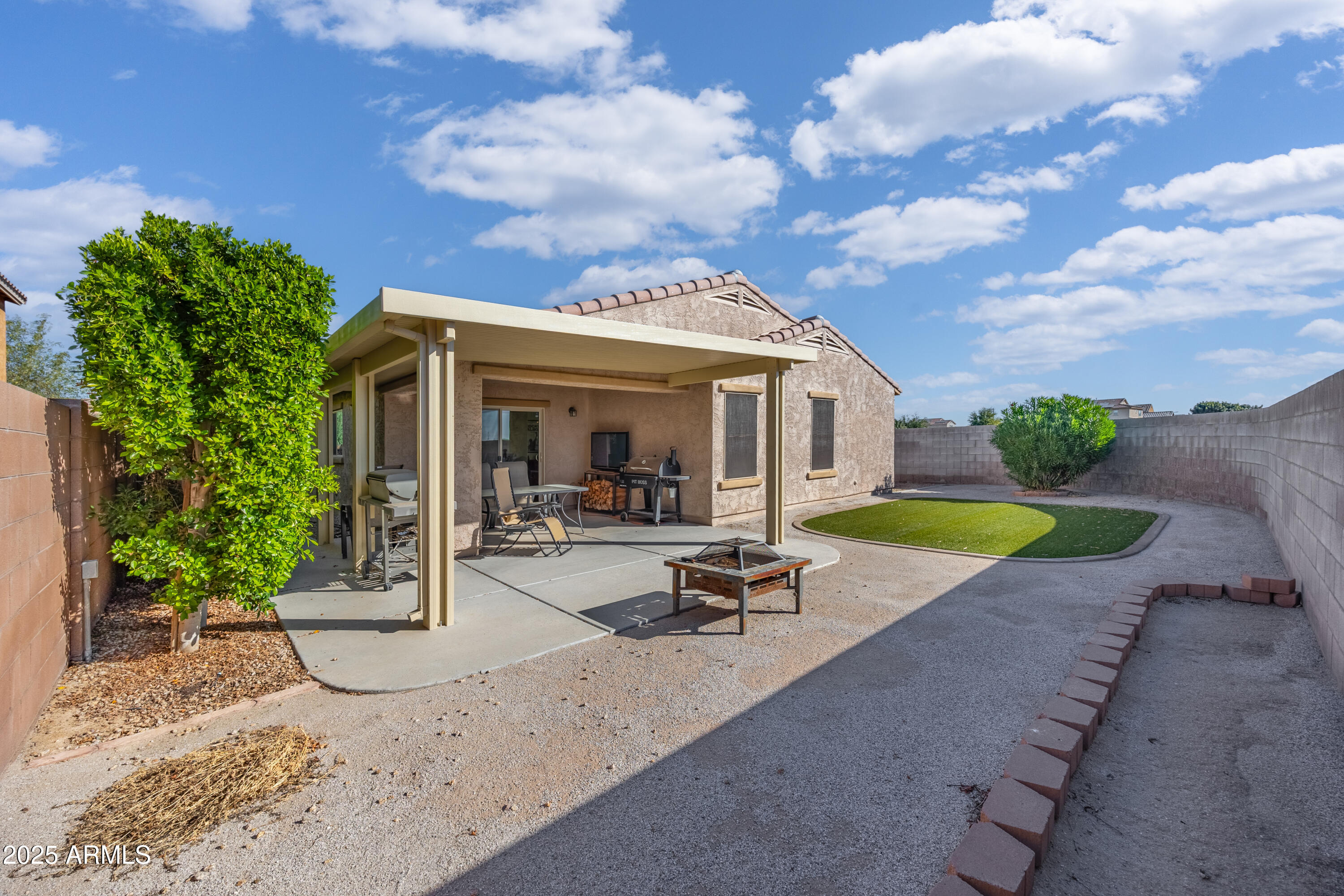 18557 W PUEBLO Avenue