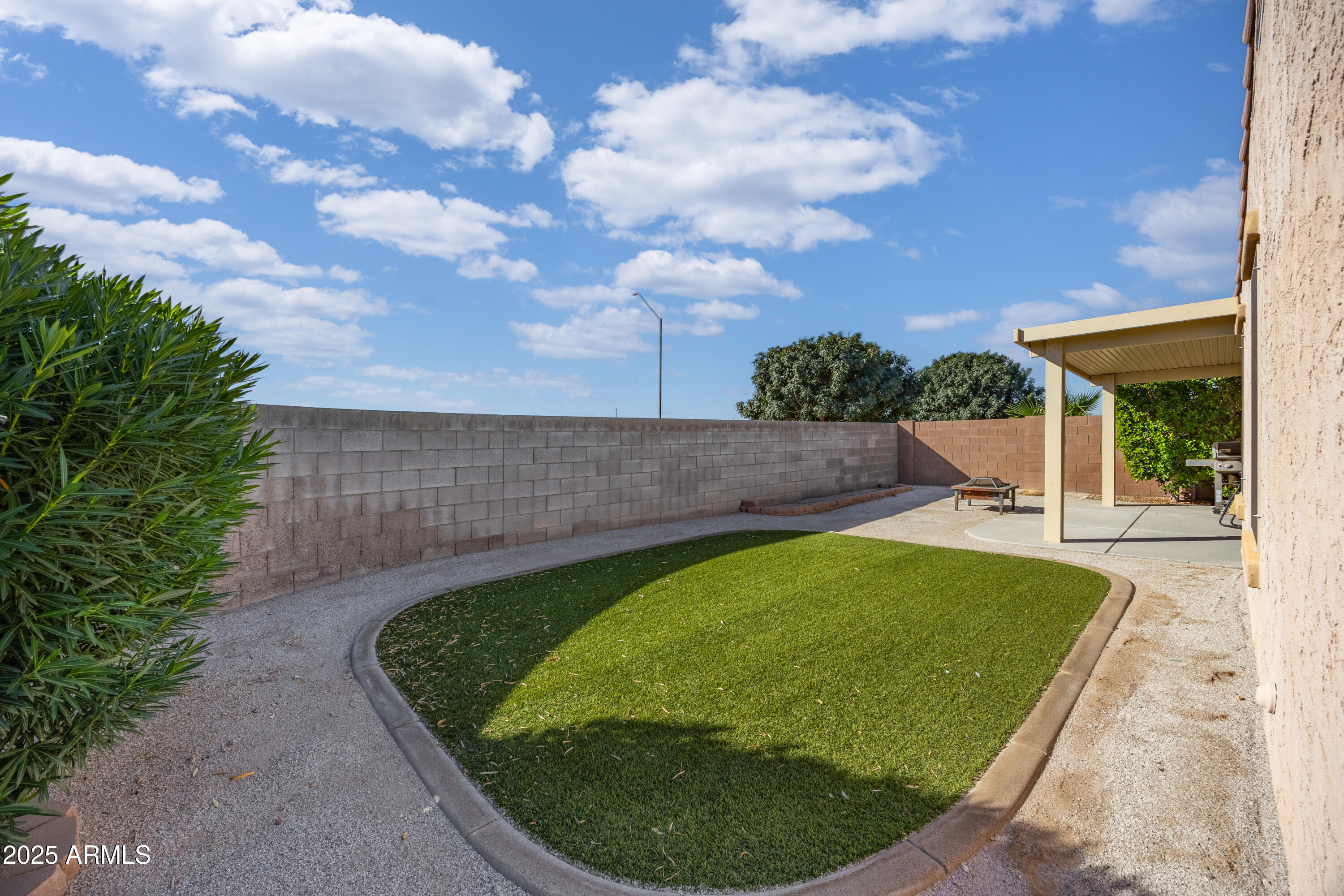 18557 W PUEBLO Avenue