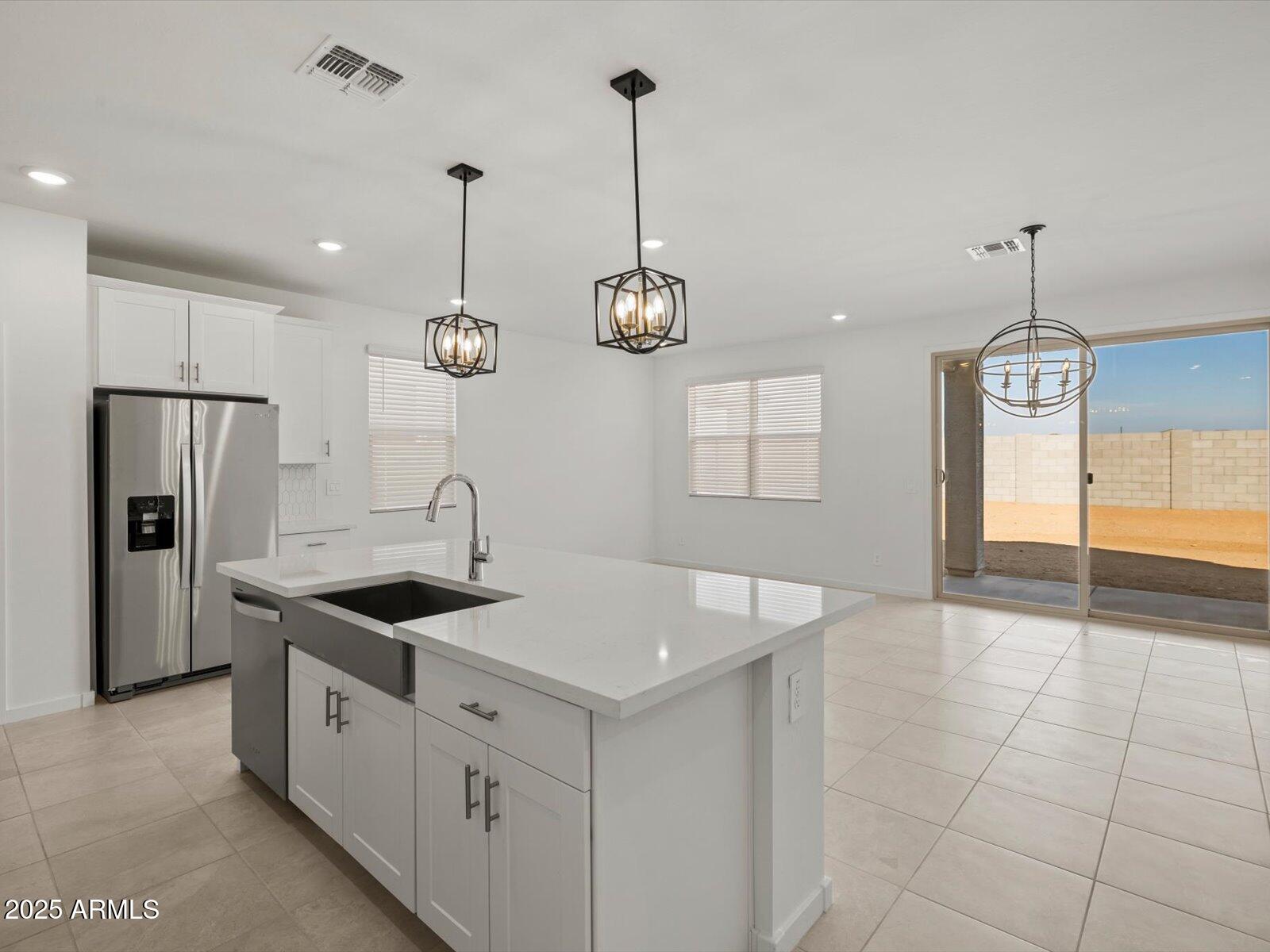 15900 W COTTONTAIL Lane