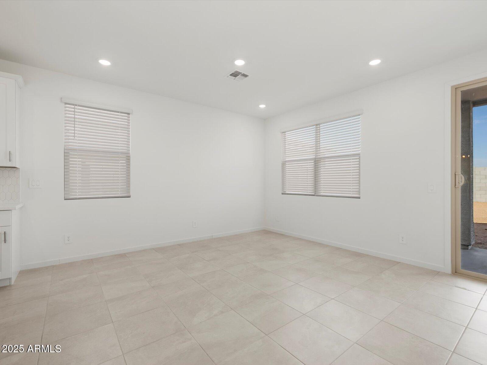 15900 W COTTONTAIL Lane