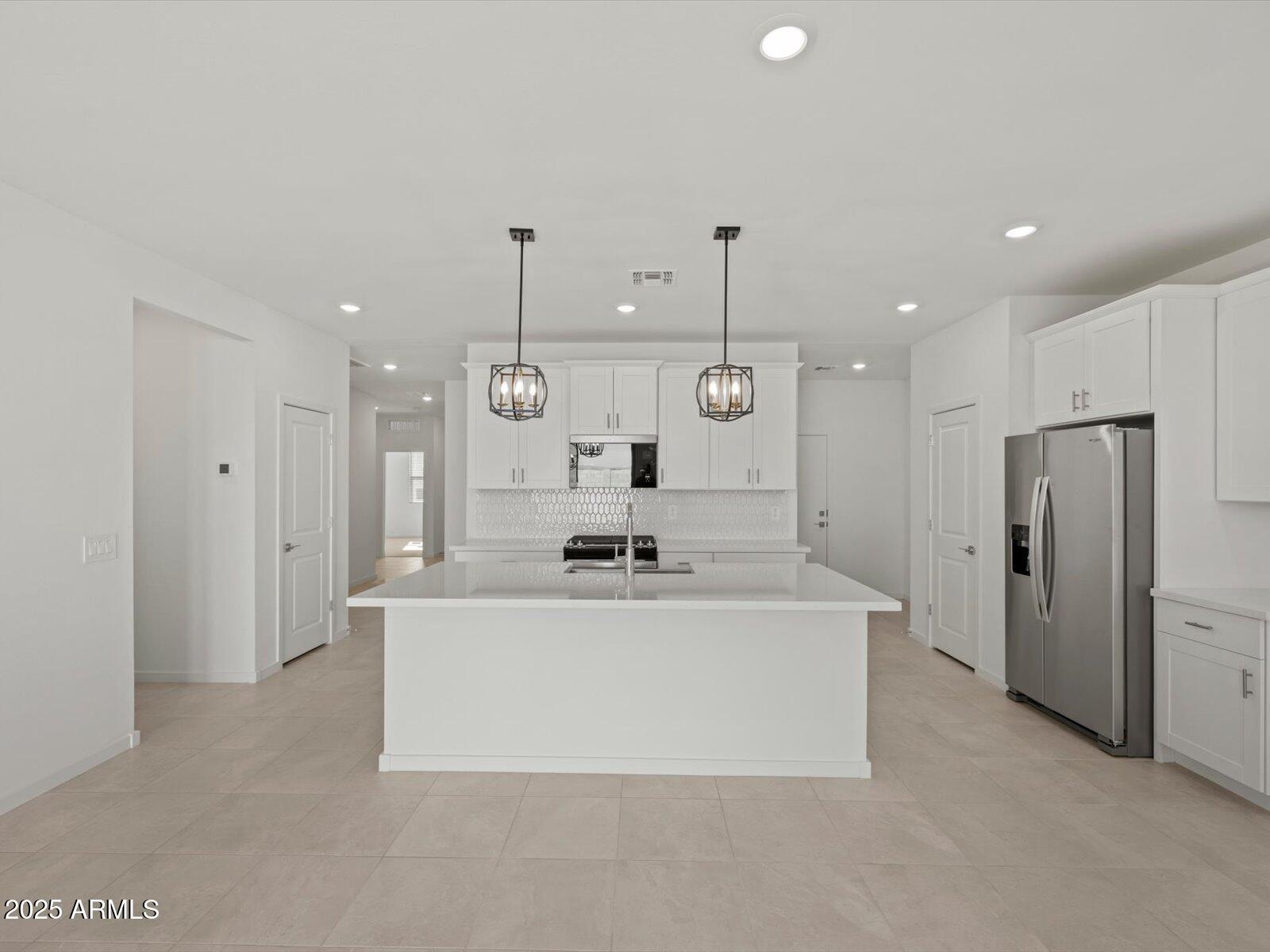 15900 W COTTONTAIL Lane