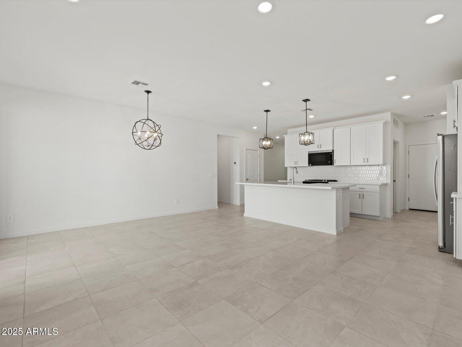 15900 W COTTONTAIL Lane