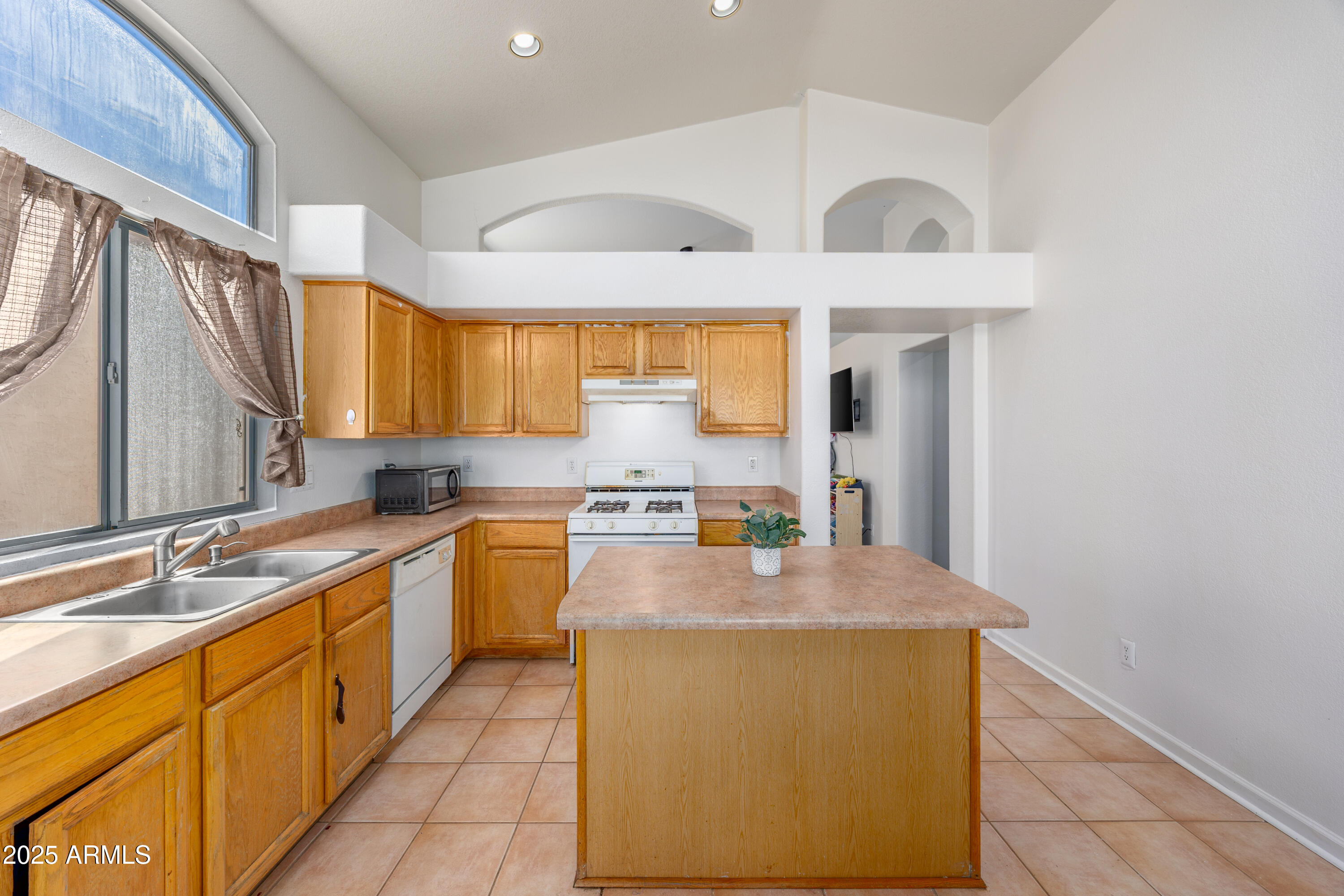 3408 E ROCKWOOD Drive