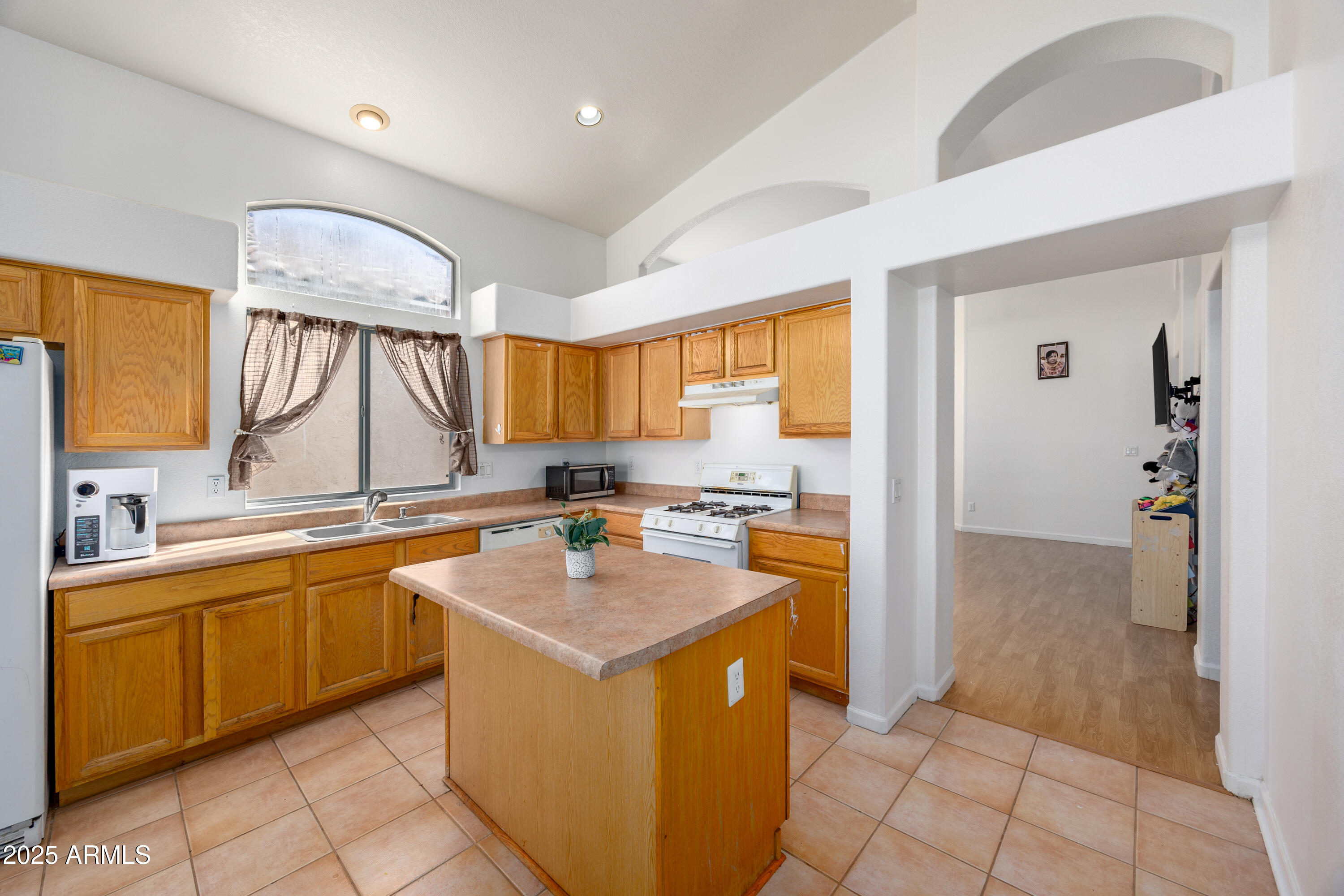 3408 E ROCKWOOD Drive