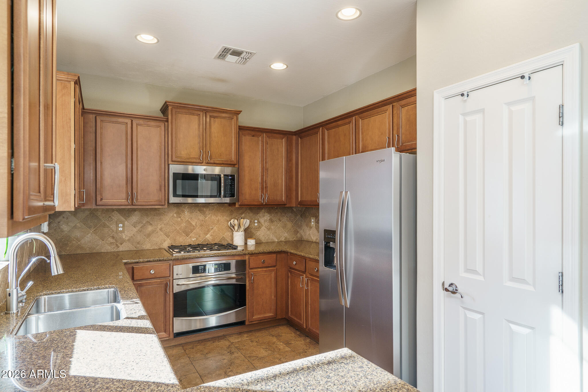 1551 W LACEWOOD Place