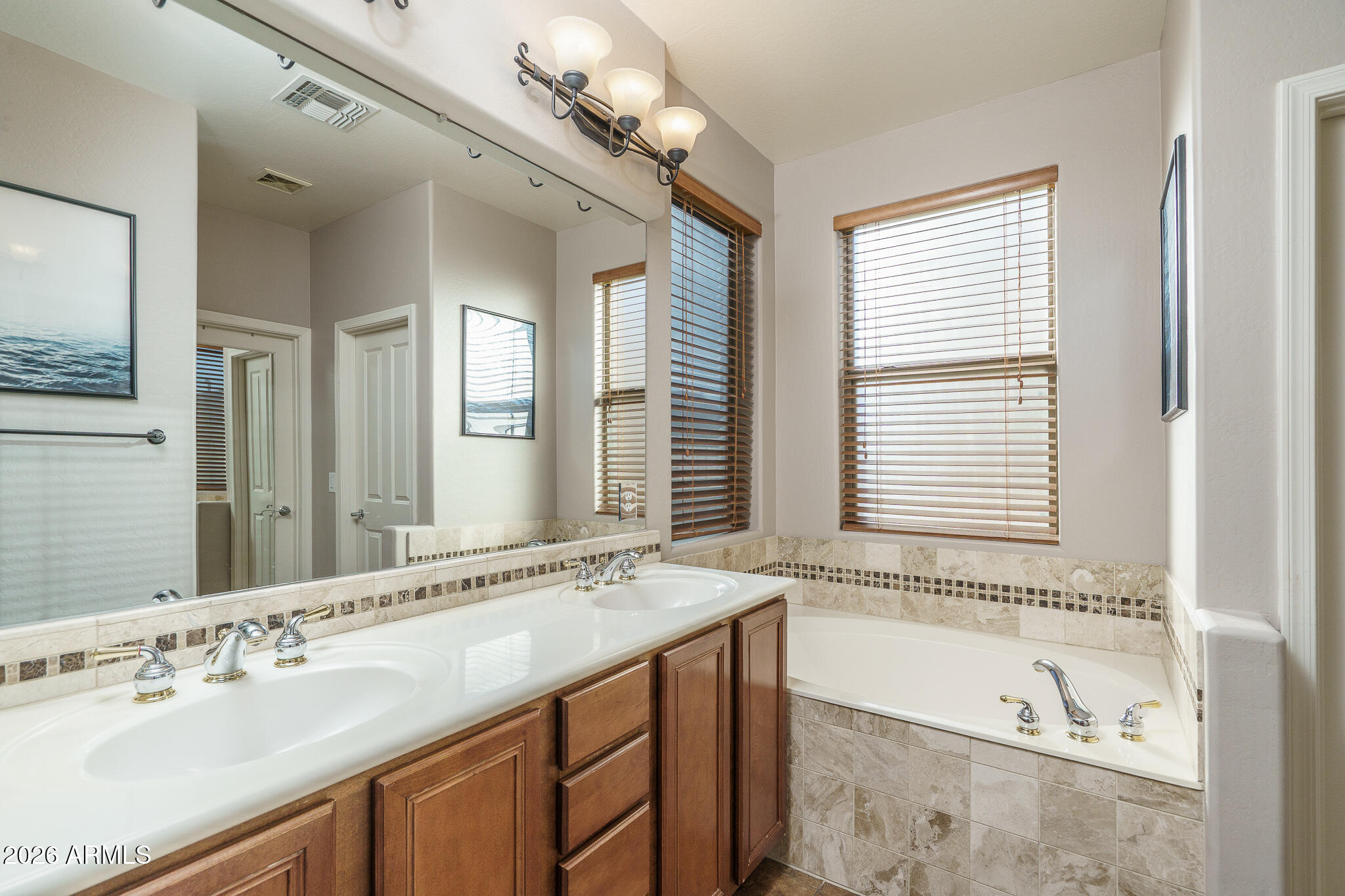 1551 W LACEWOOD Place