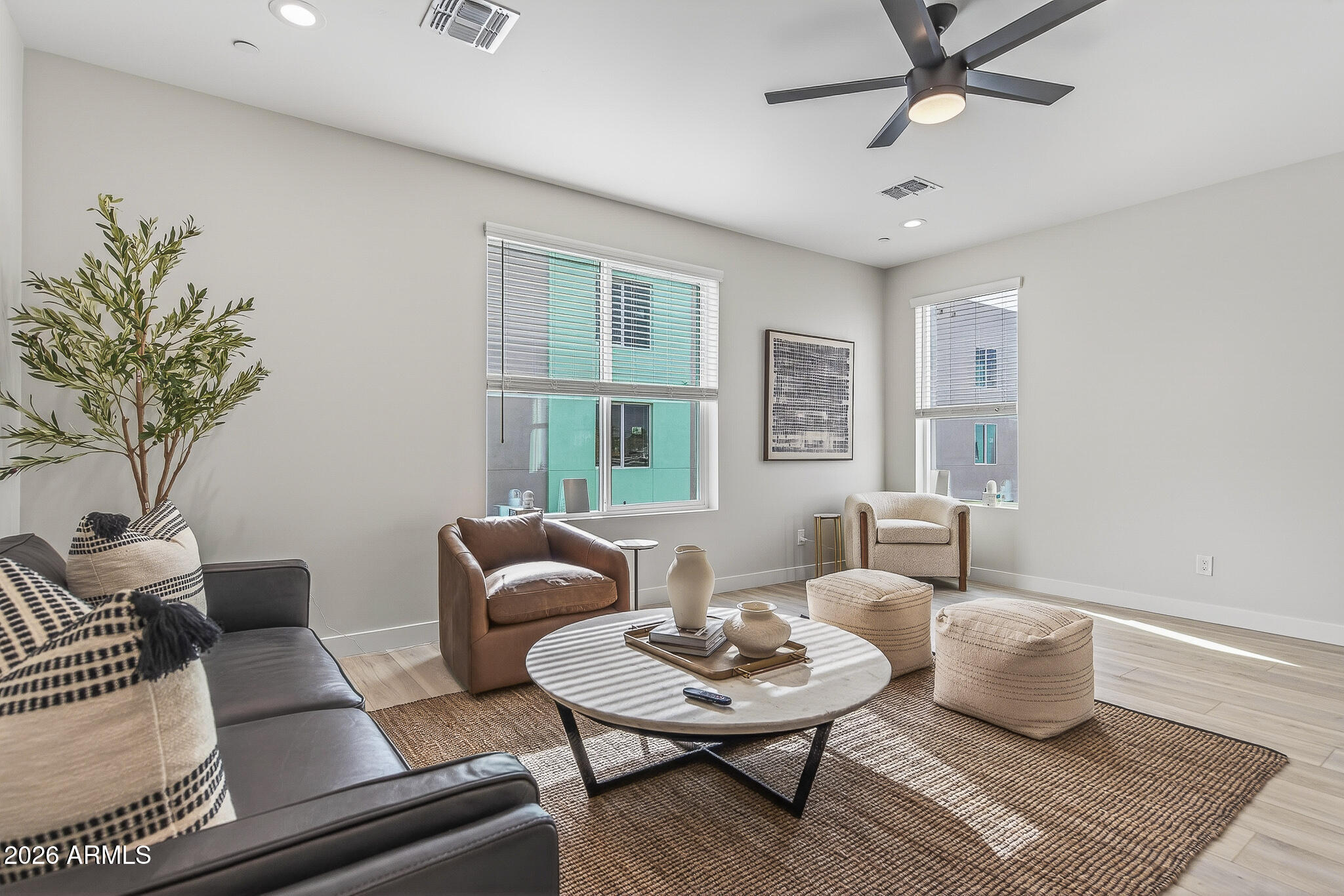 2601 E CLARENDON Avenue 2