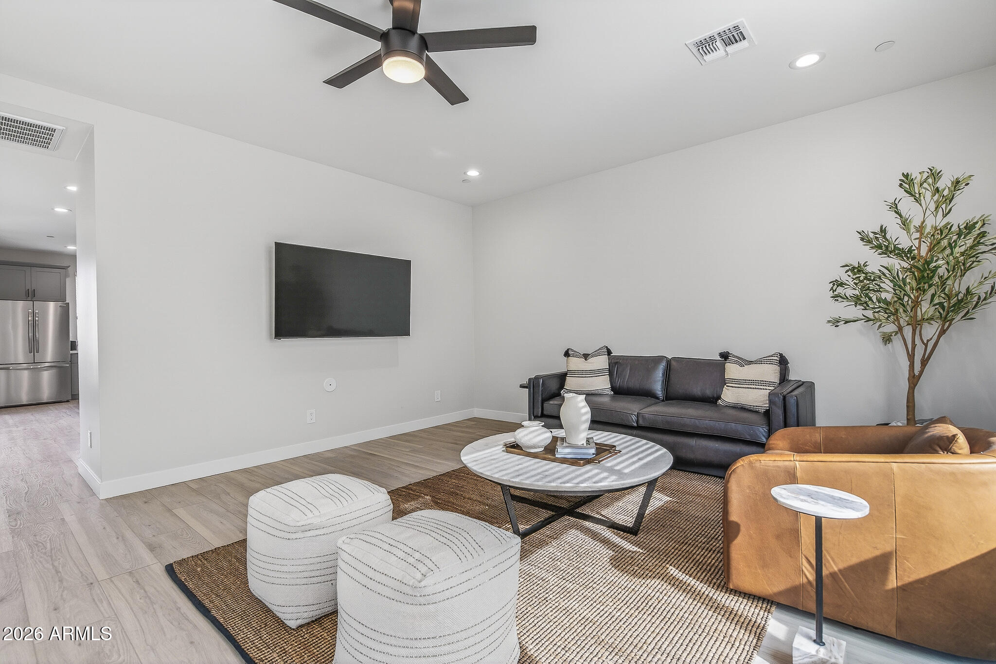 2601 E CLARENDON Avenue 2