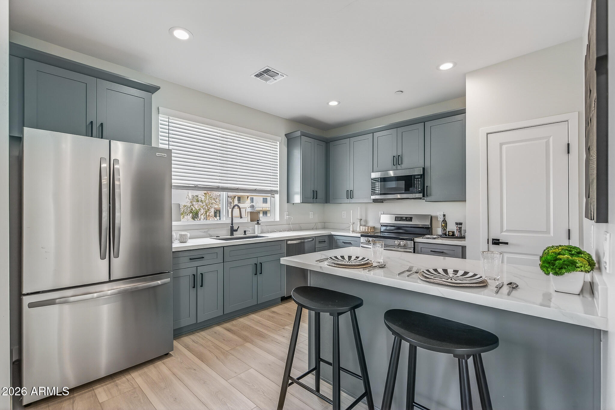 2601 E CLARENDON Avenue 2