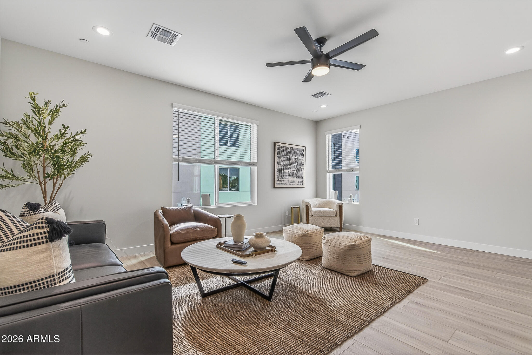 2601 E CLARENDON Avenue 2