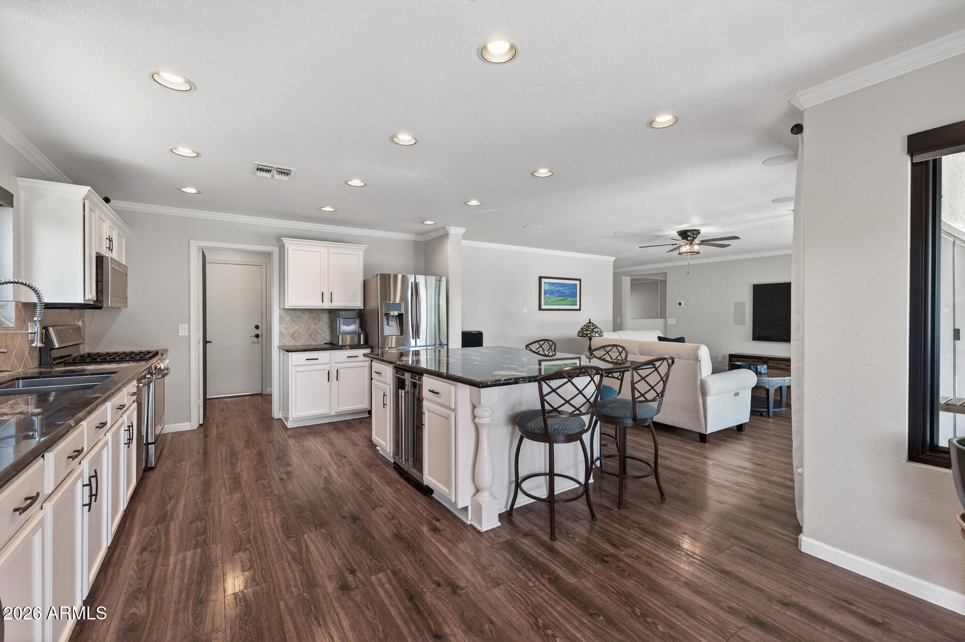 3395 E LONGHORN Drive