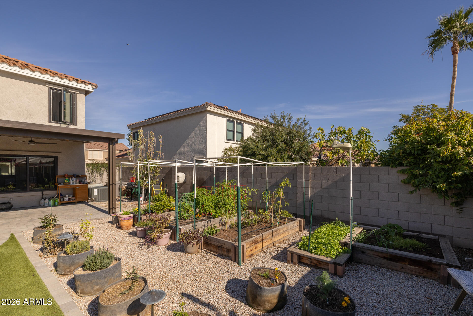 3395 E LONGHORN Drive