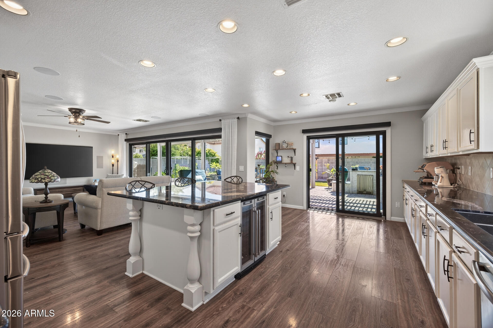 3395 E LONGHORN Drive