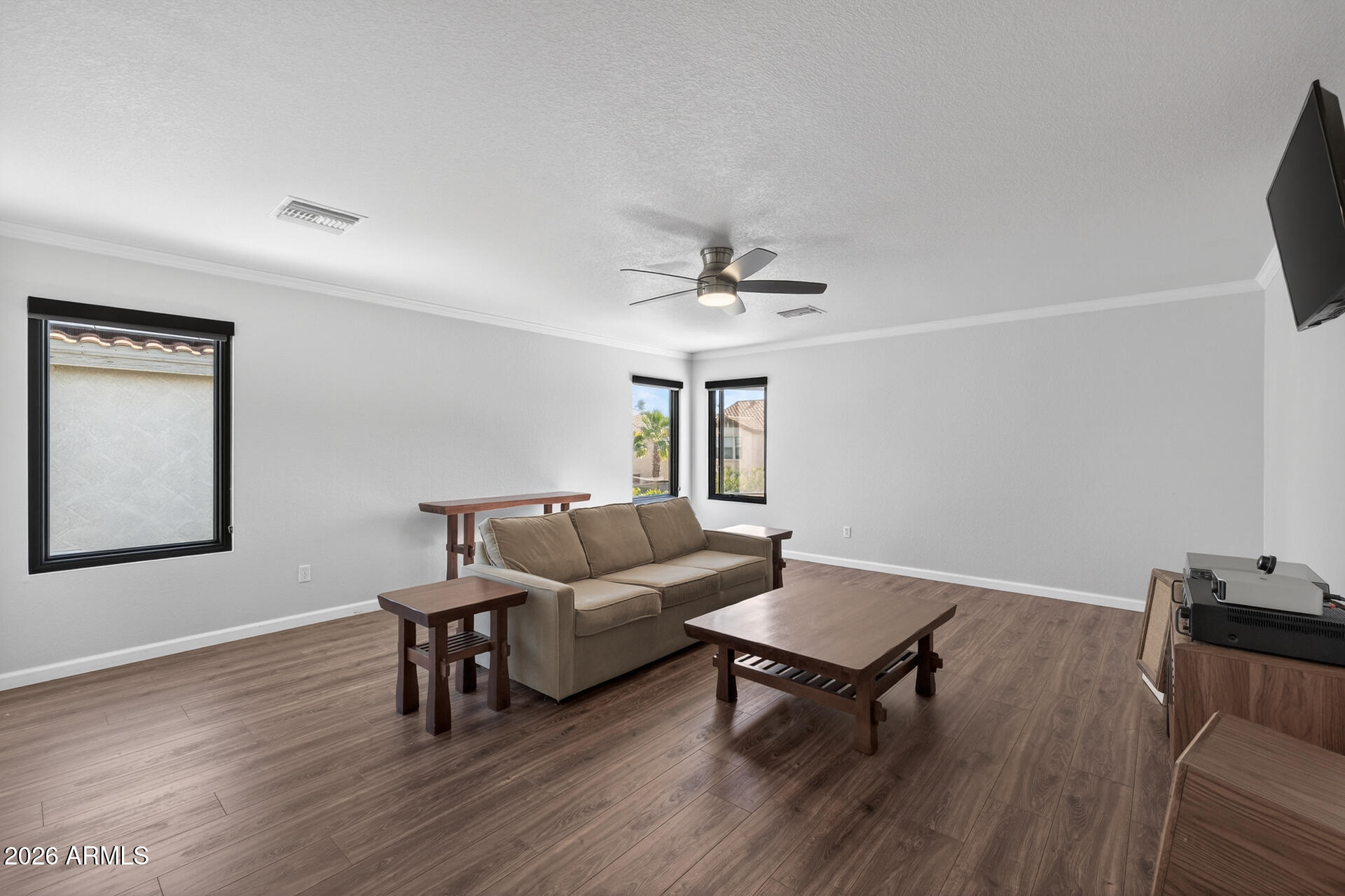 3395 E LONGHORN Drive