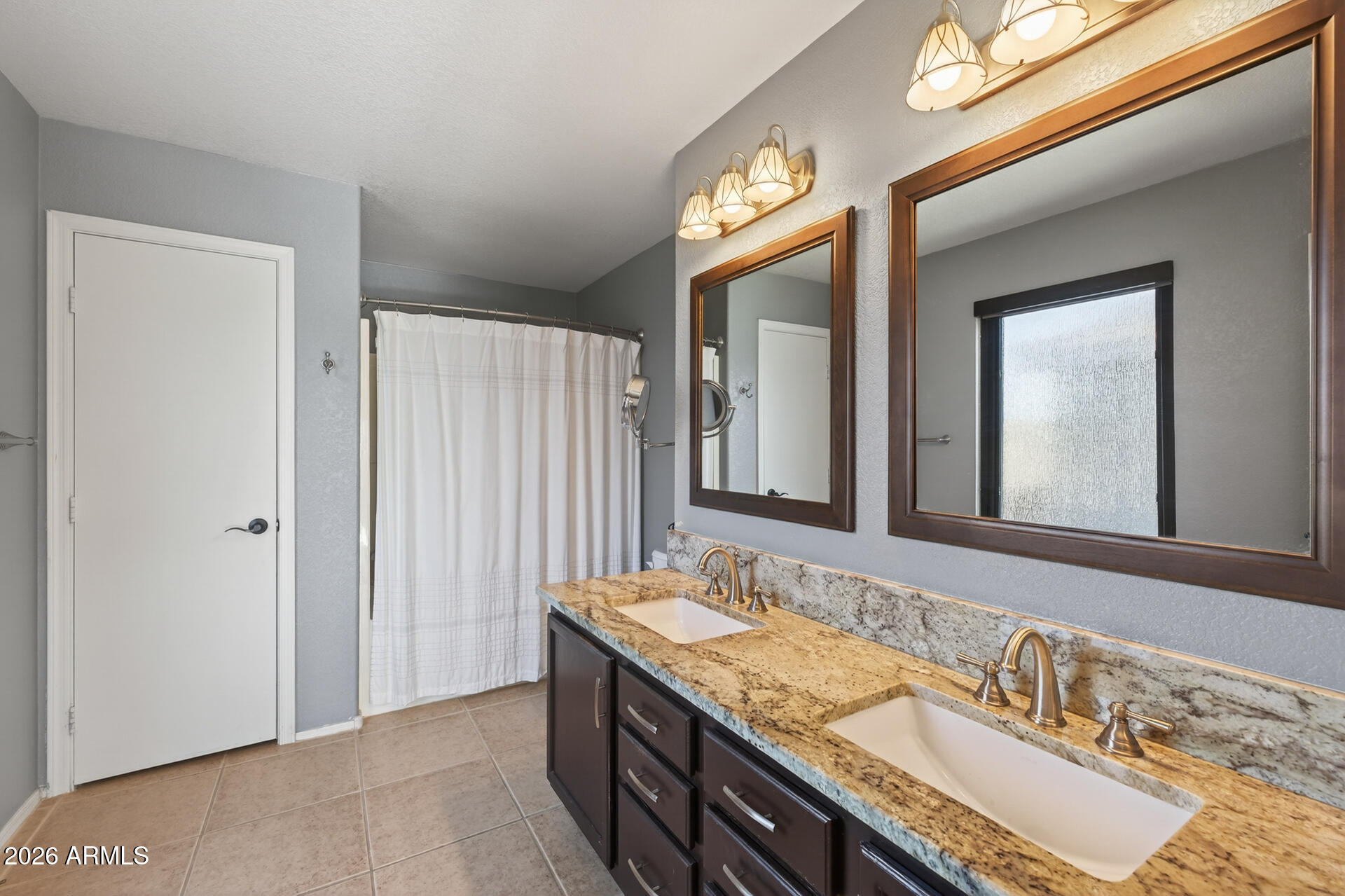 3395 E LONGHORN Drive