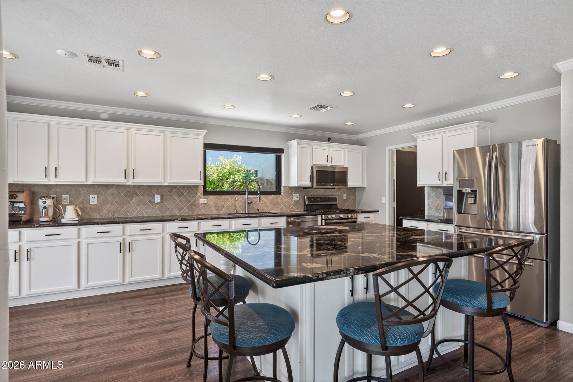 3395 E LONGHORN Drive