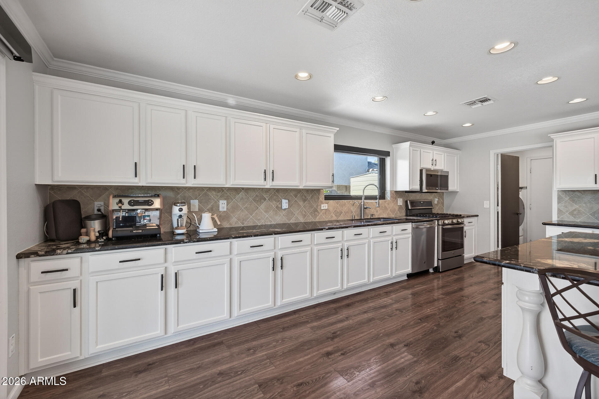 3395 E LONGHORN Drive