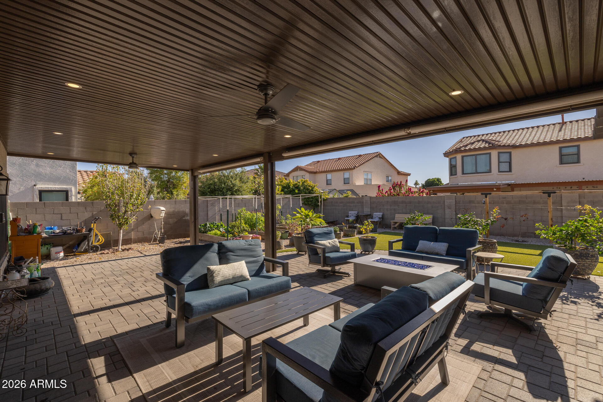 3395 E LONGHORN Drive