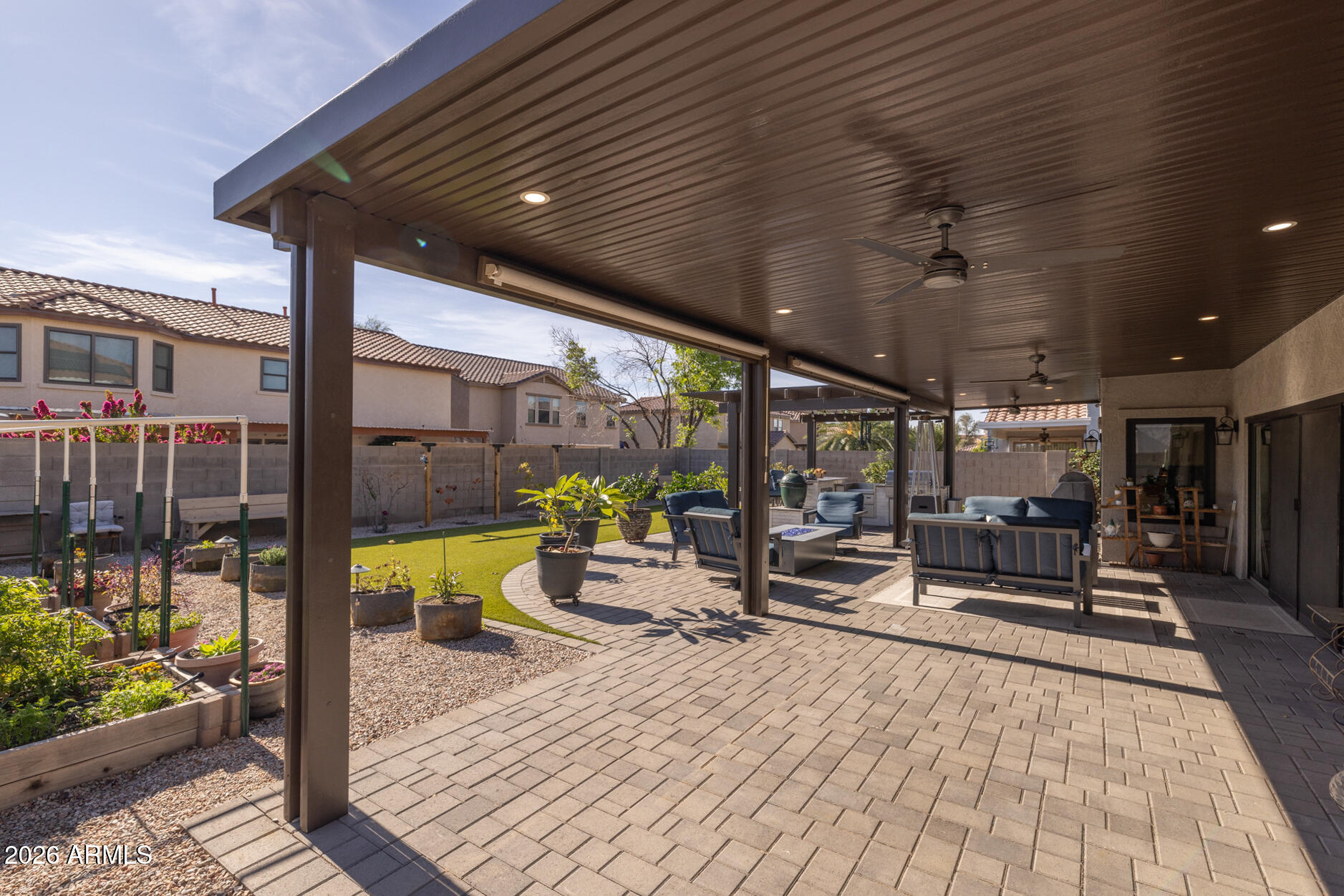 3395 E LONGHORN Drive