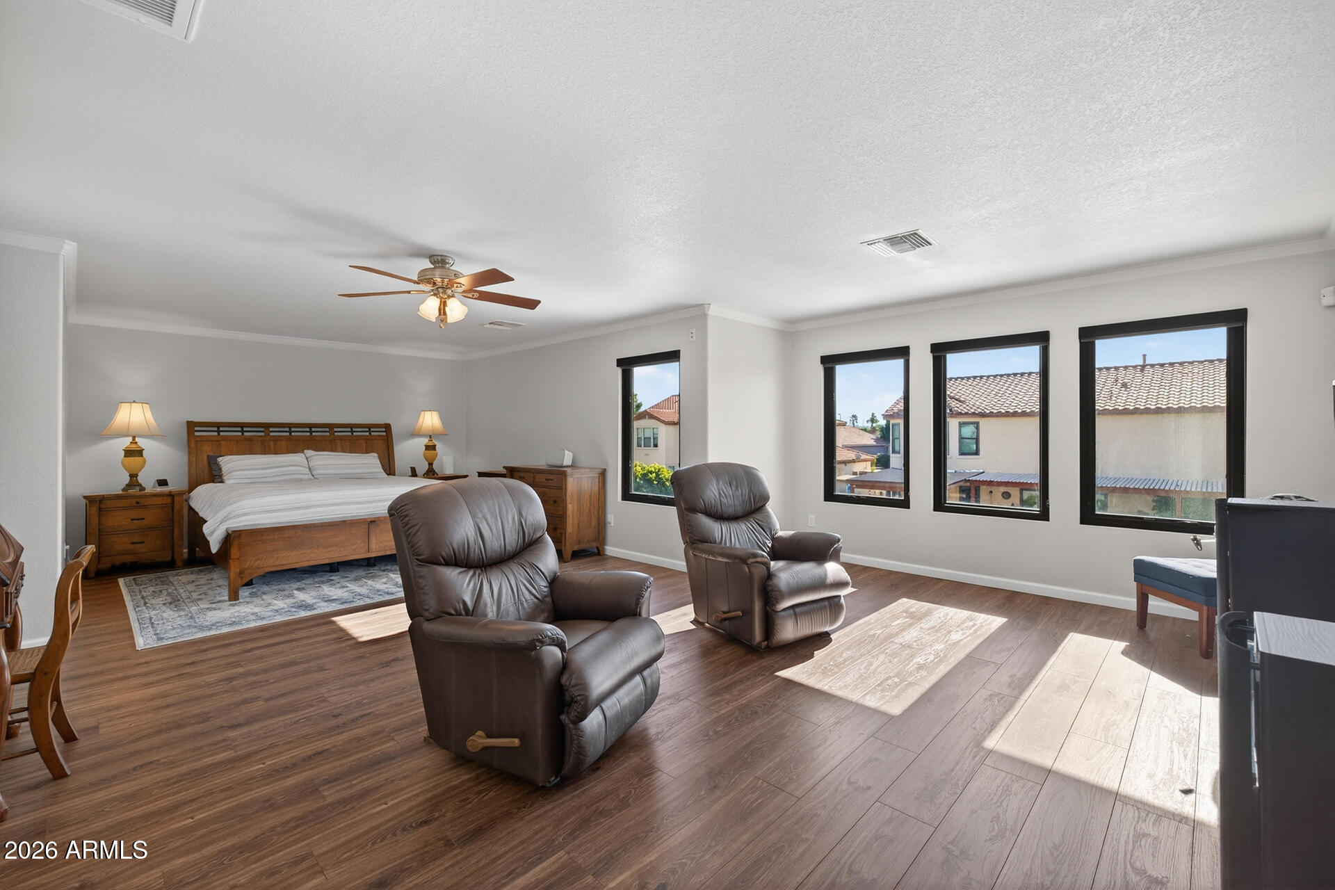 3395 E LONGHORN Drive