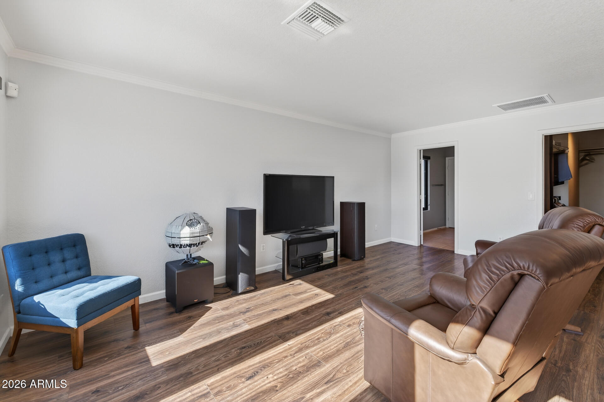 3395 E LONGHORN Drive