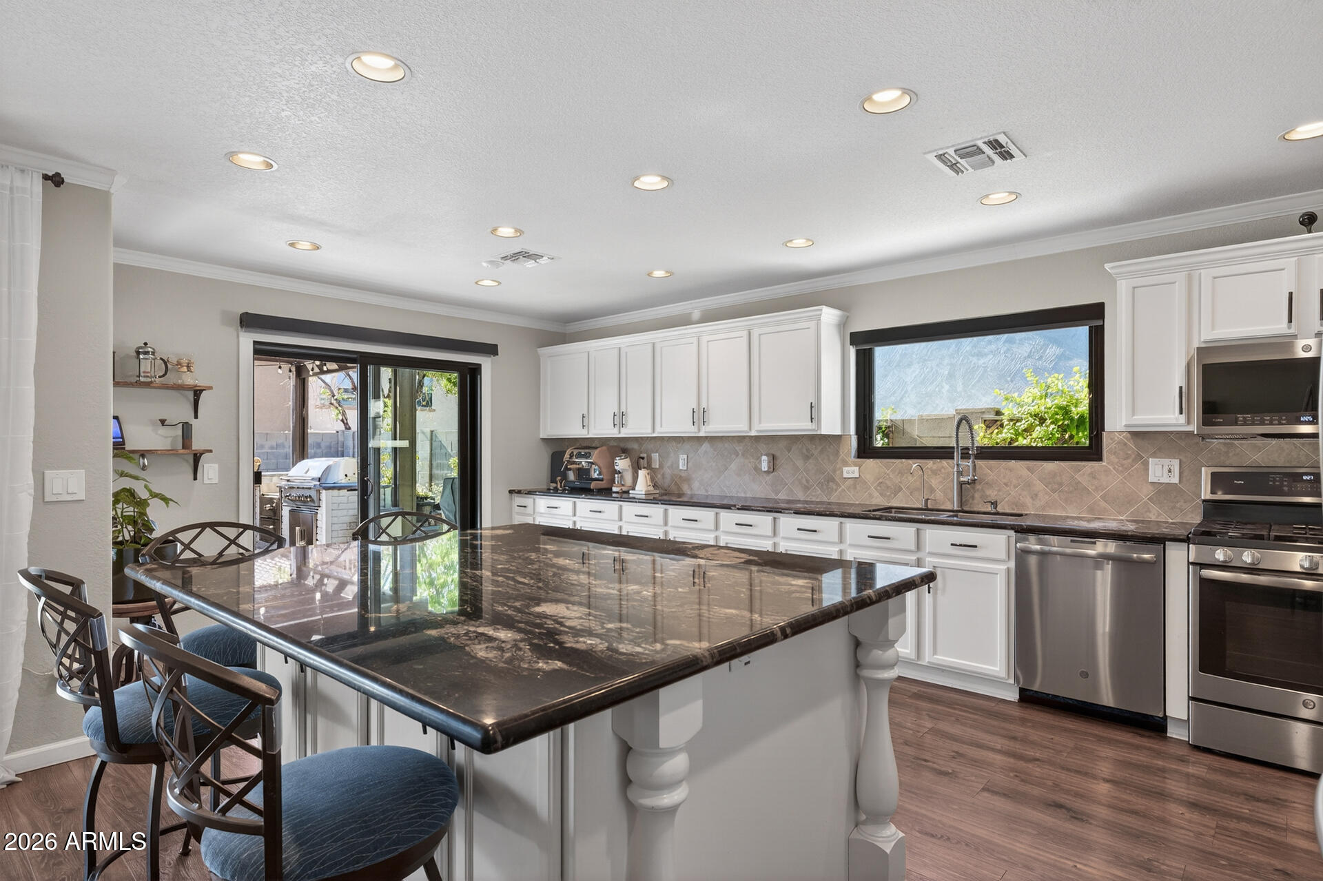 3395 E LONGHORN Drive