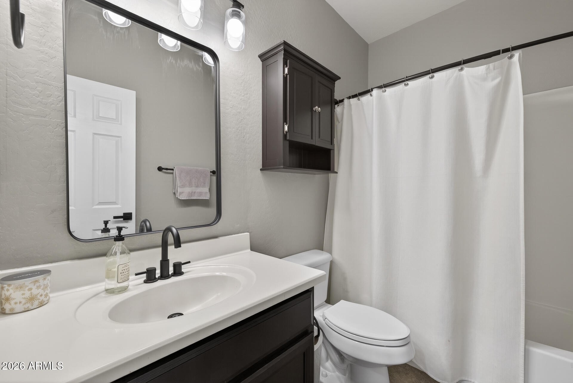 724 W TRELLIS Road