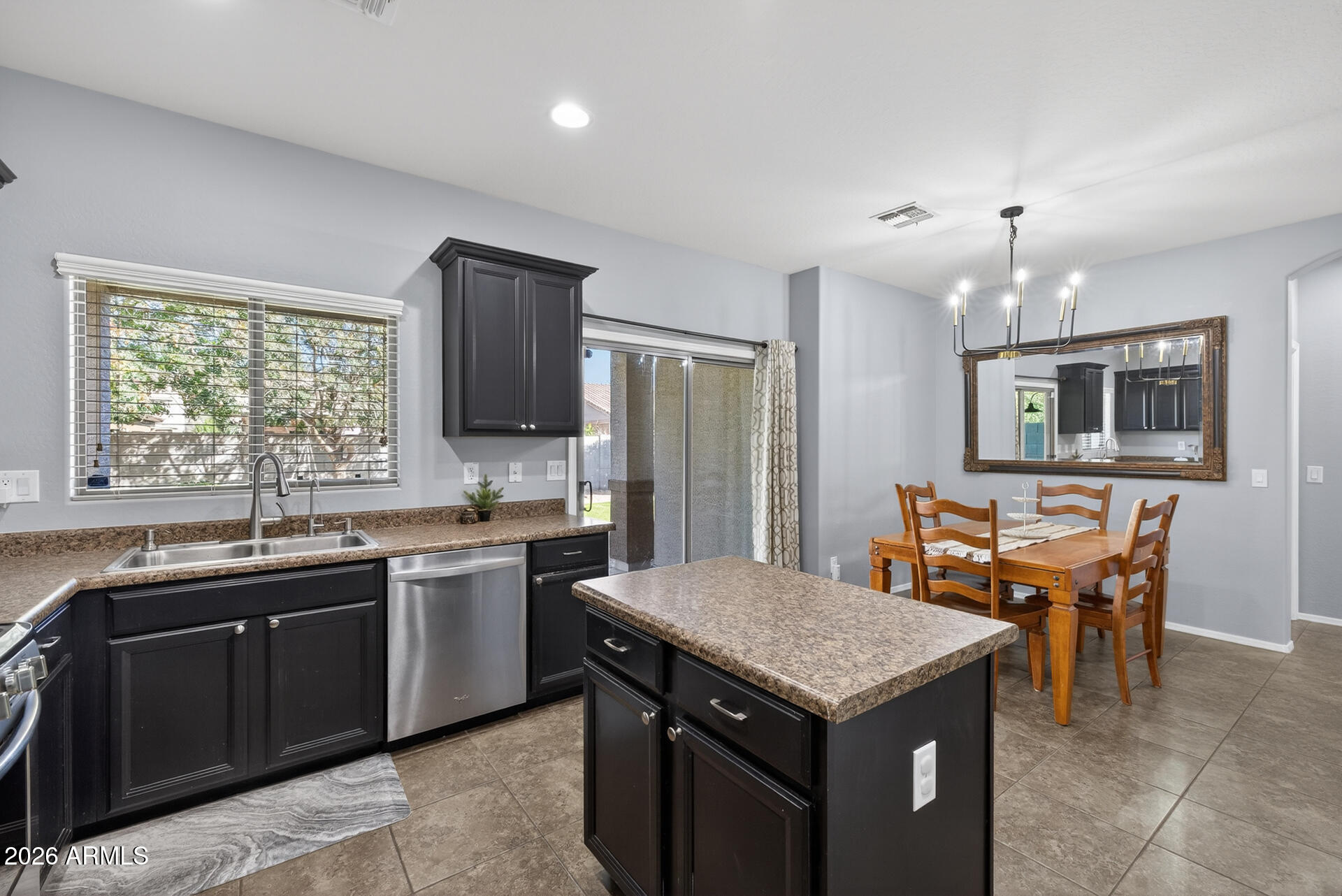 724 W TRELLIS Road
