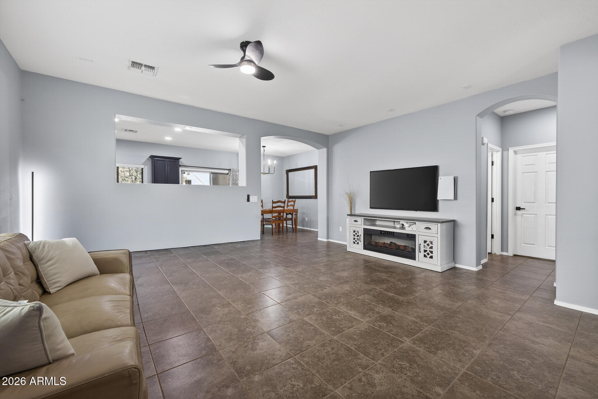 724 W TRELLIS Road