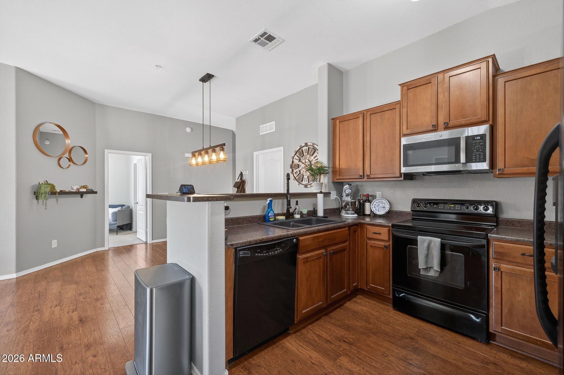 2725 E MINE CREEK Road 2166