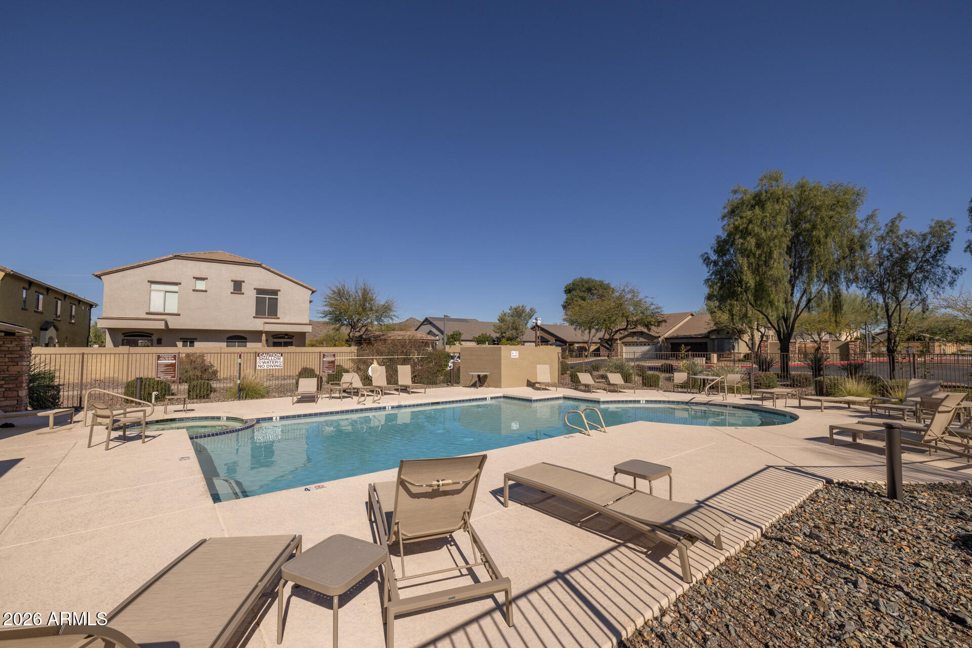 2725 E MINE CREEK Road 2166