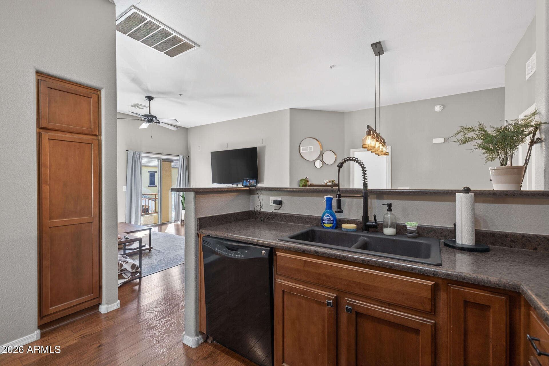 2725 E MINE CREEK Road 2166