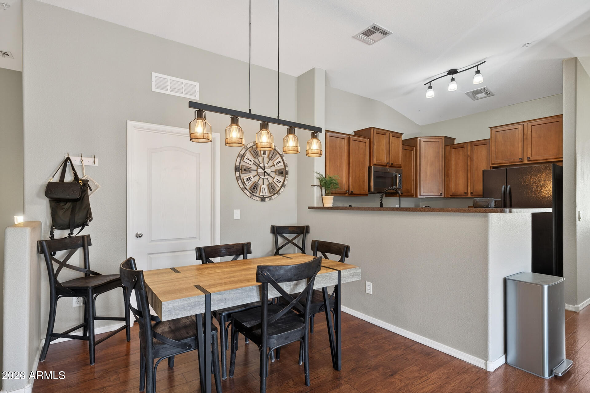 2725 E MINE CREEK Road 2166