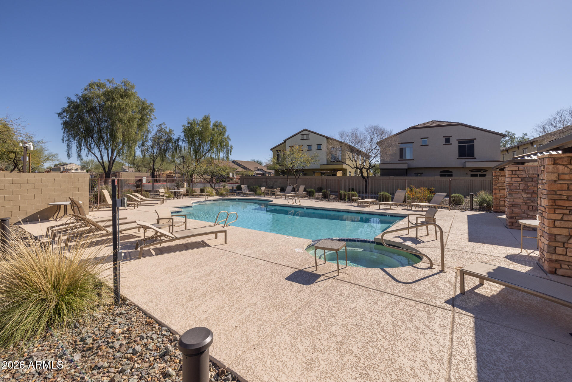 2725 E MINE CREEK Road 2166