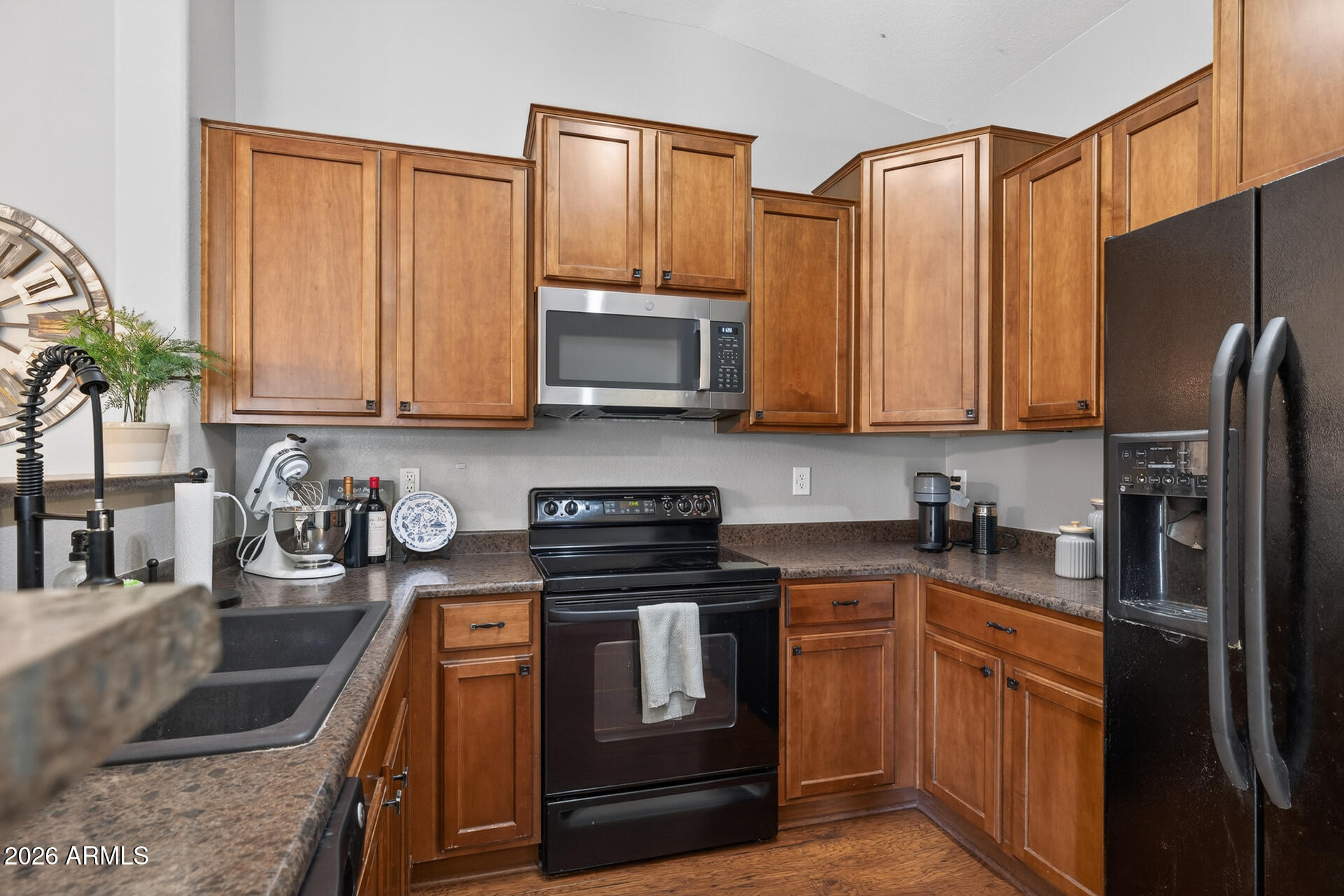 2725 E MINE CREEK Road 2166