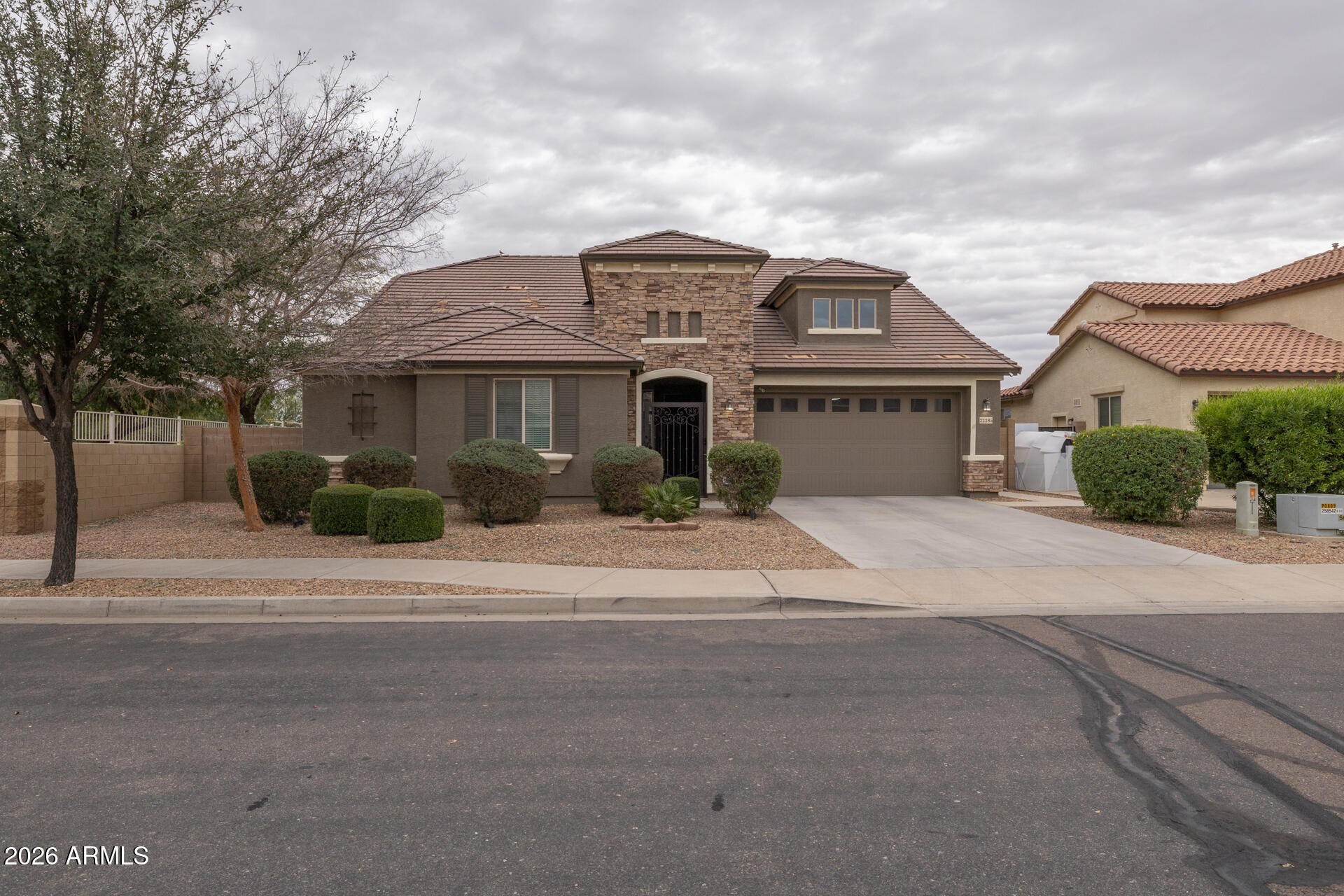 22285 E DESERT HILLS Court