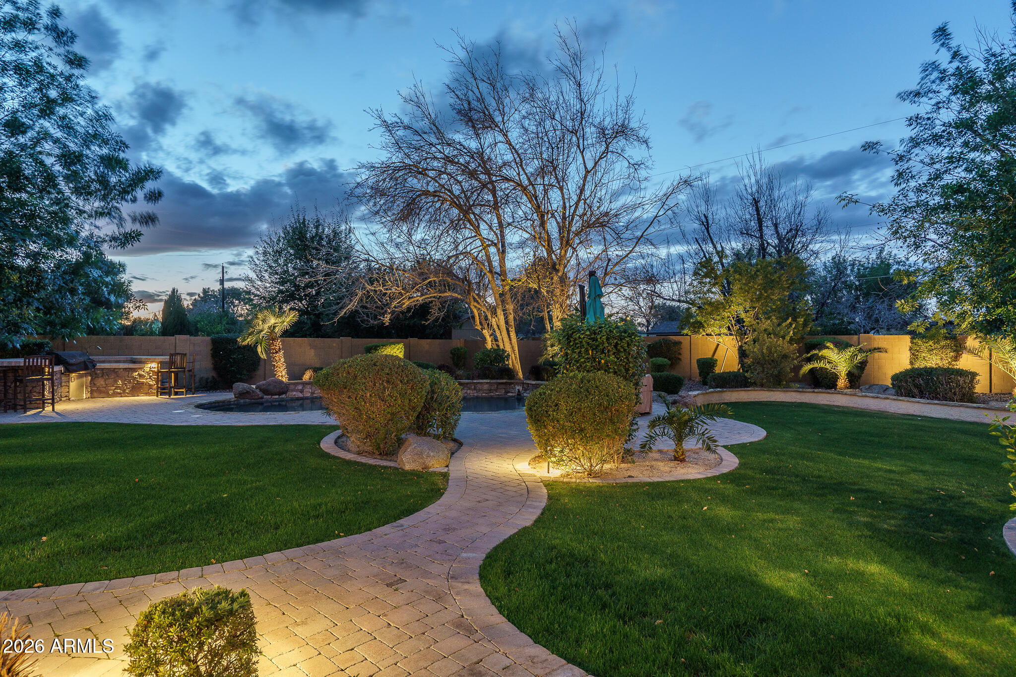 6316 W SWEETWATER Avenue