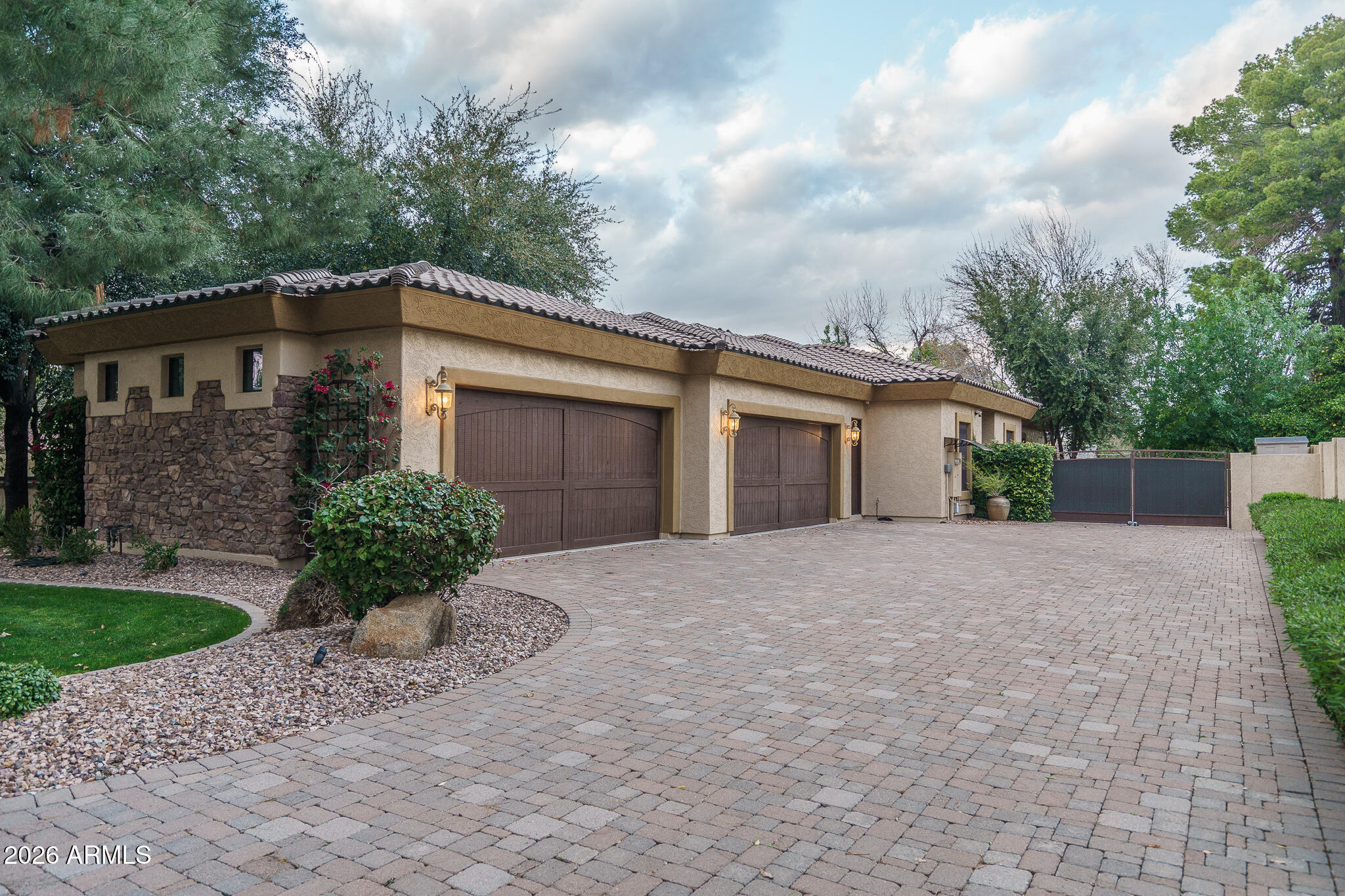 6316 W SWEETWATER Avenue