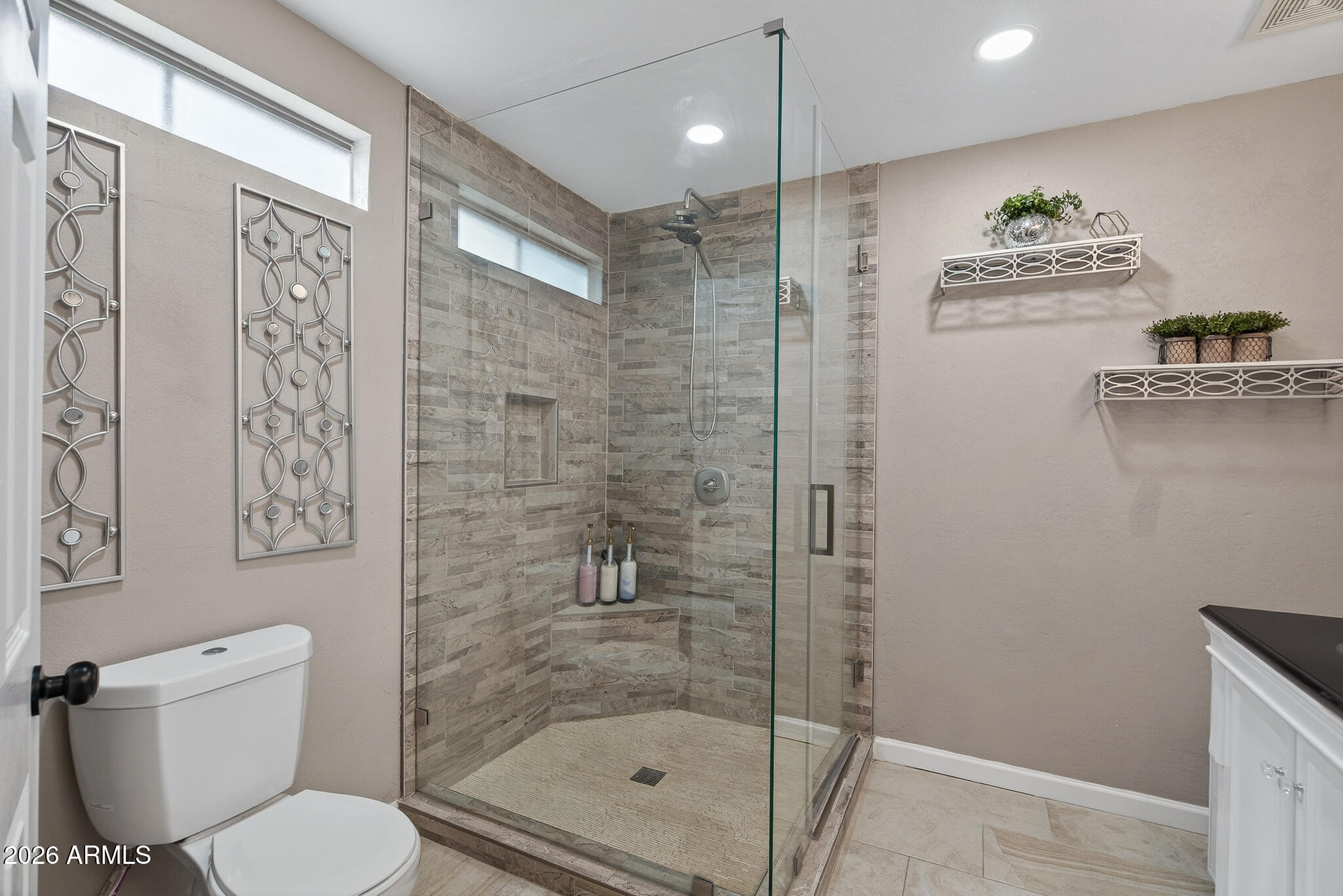 8526 W PIONEER Street