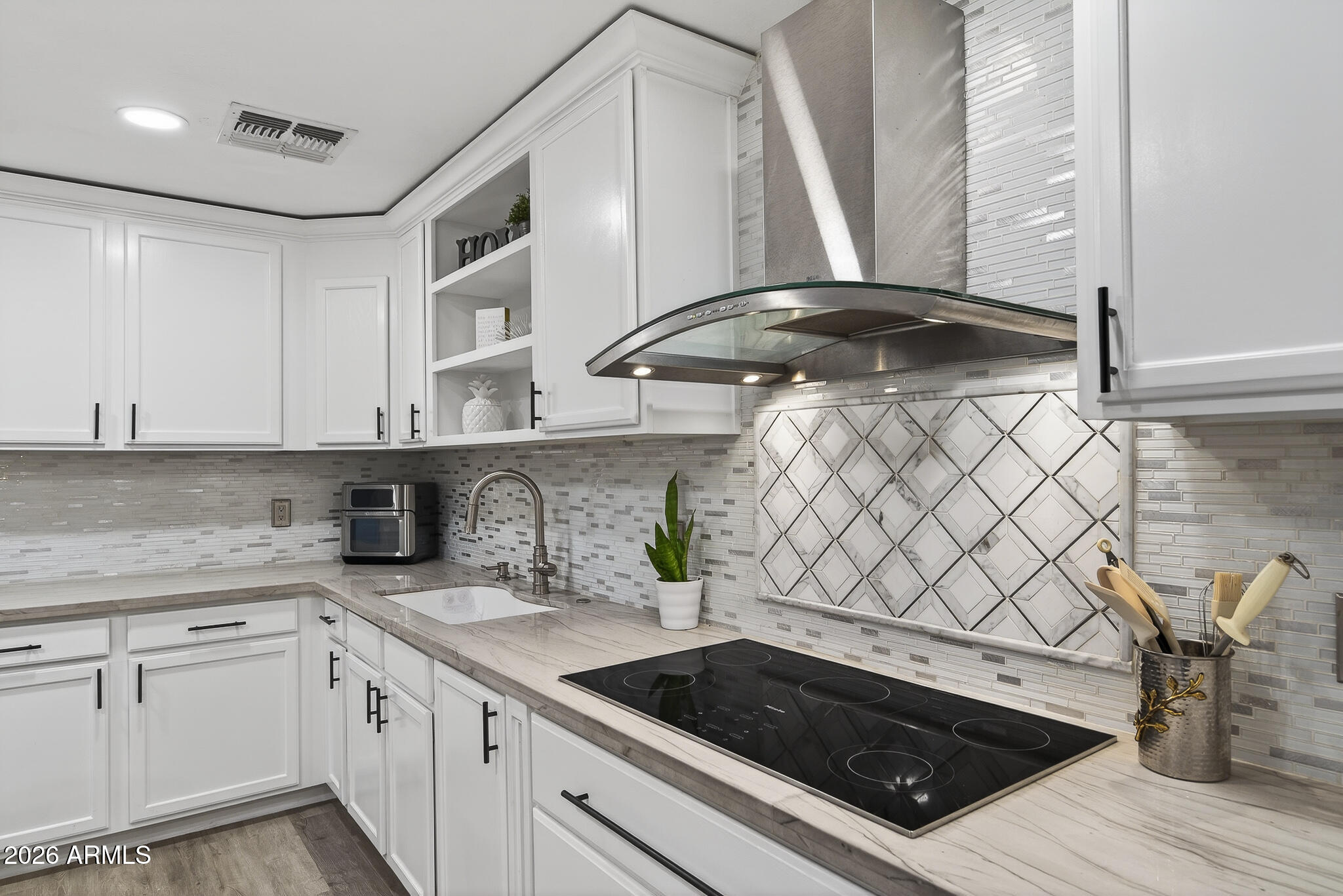 8526 W PIONEER Street