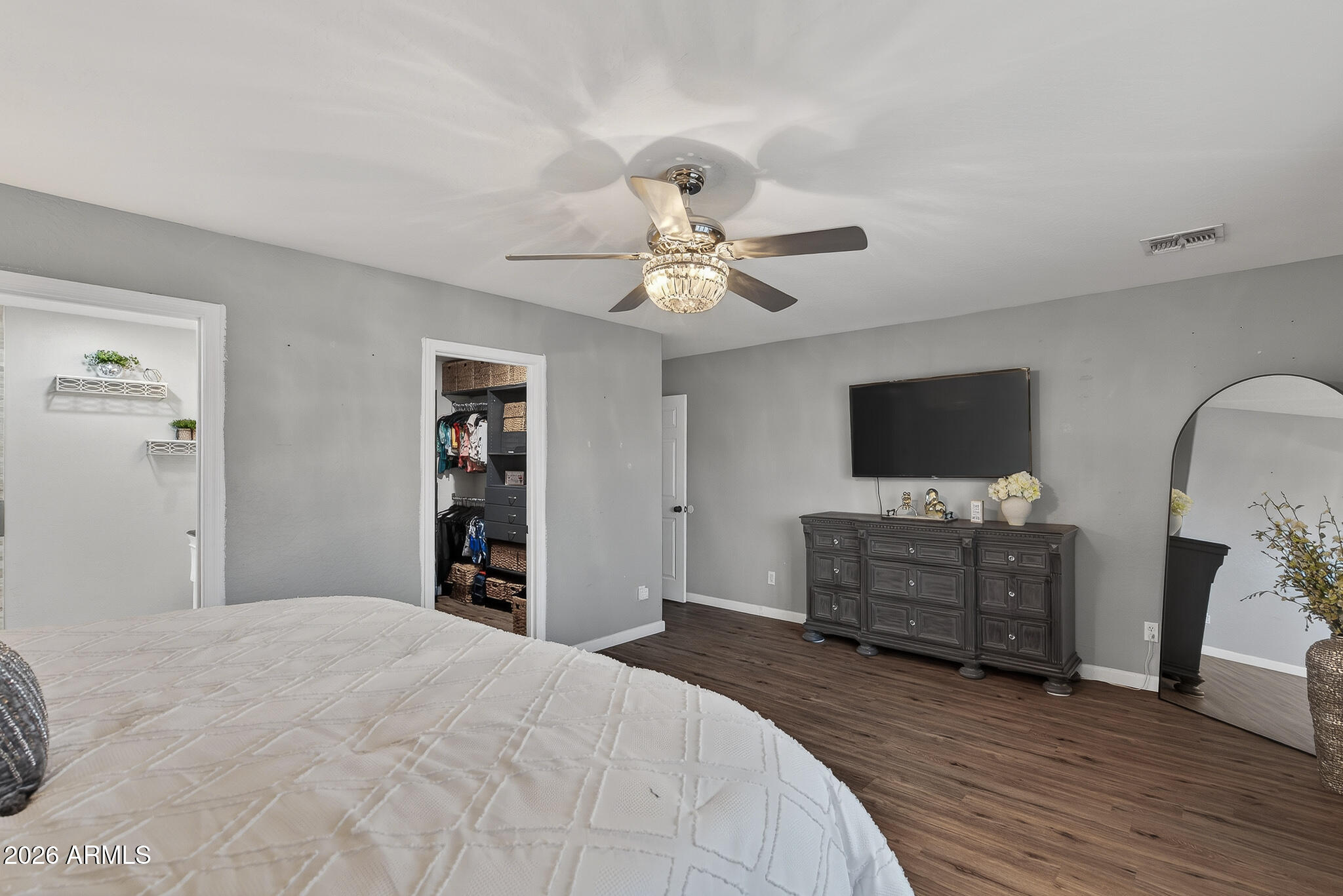 8526 W PIONEER Street