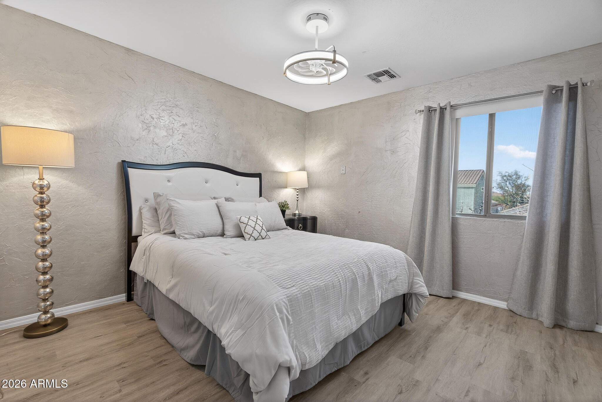 8526 W PIONEER Street