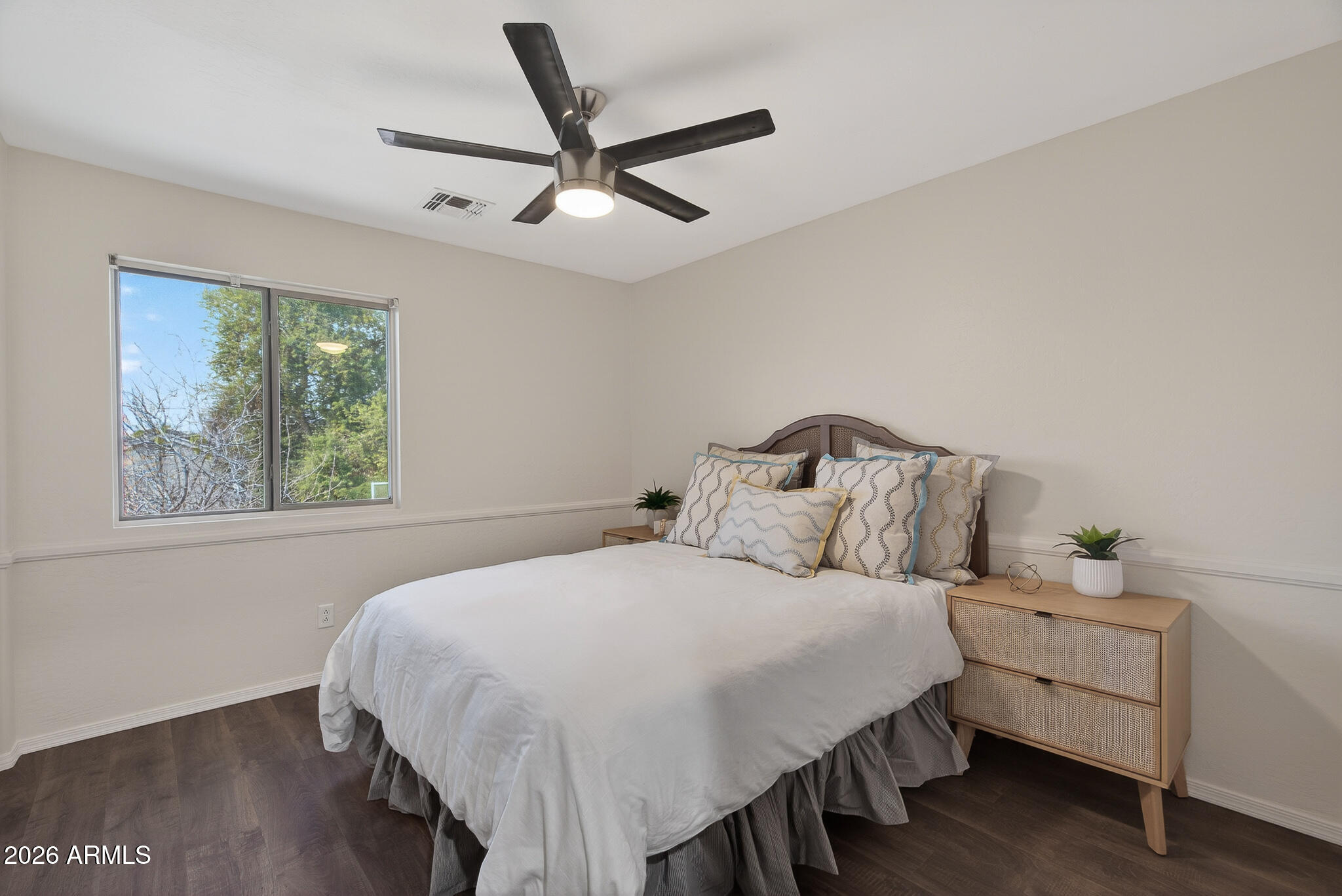 8526 W PIONEER Street