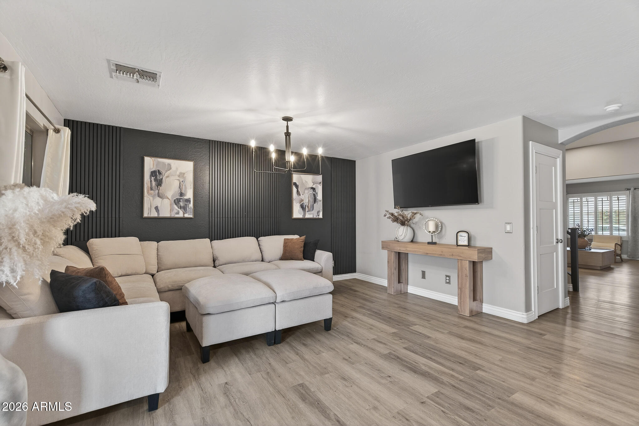 8526 W PIONEER Street